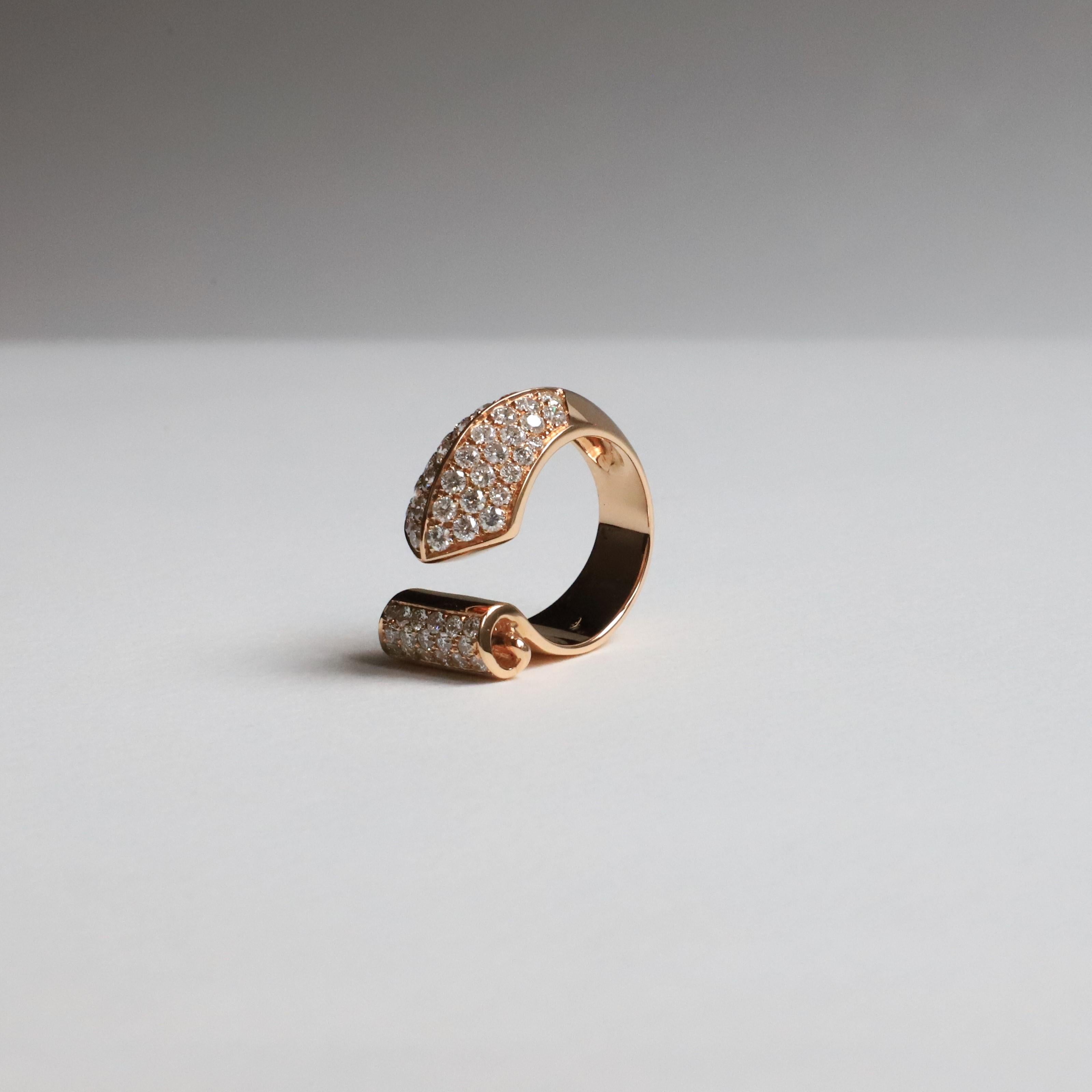 1.70 Carat White Diamonds G VS1 18 Karat Gold Deco Style Design Ring For Sale 5