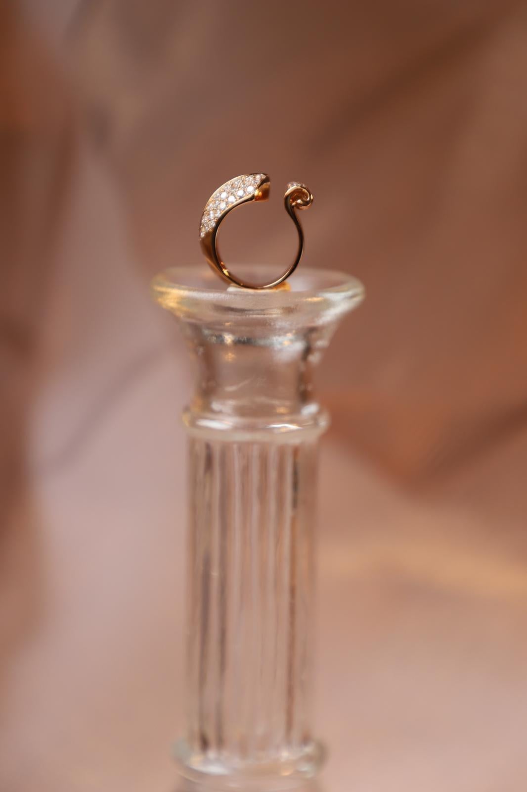 1.70 Carat White Diamonds G VS1 18 Karat Gold Deco Style Design Ring For Sale 8