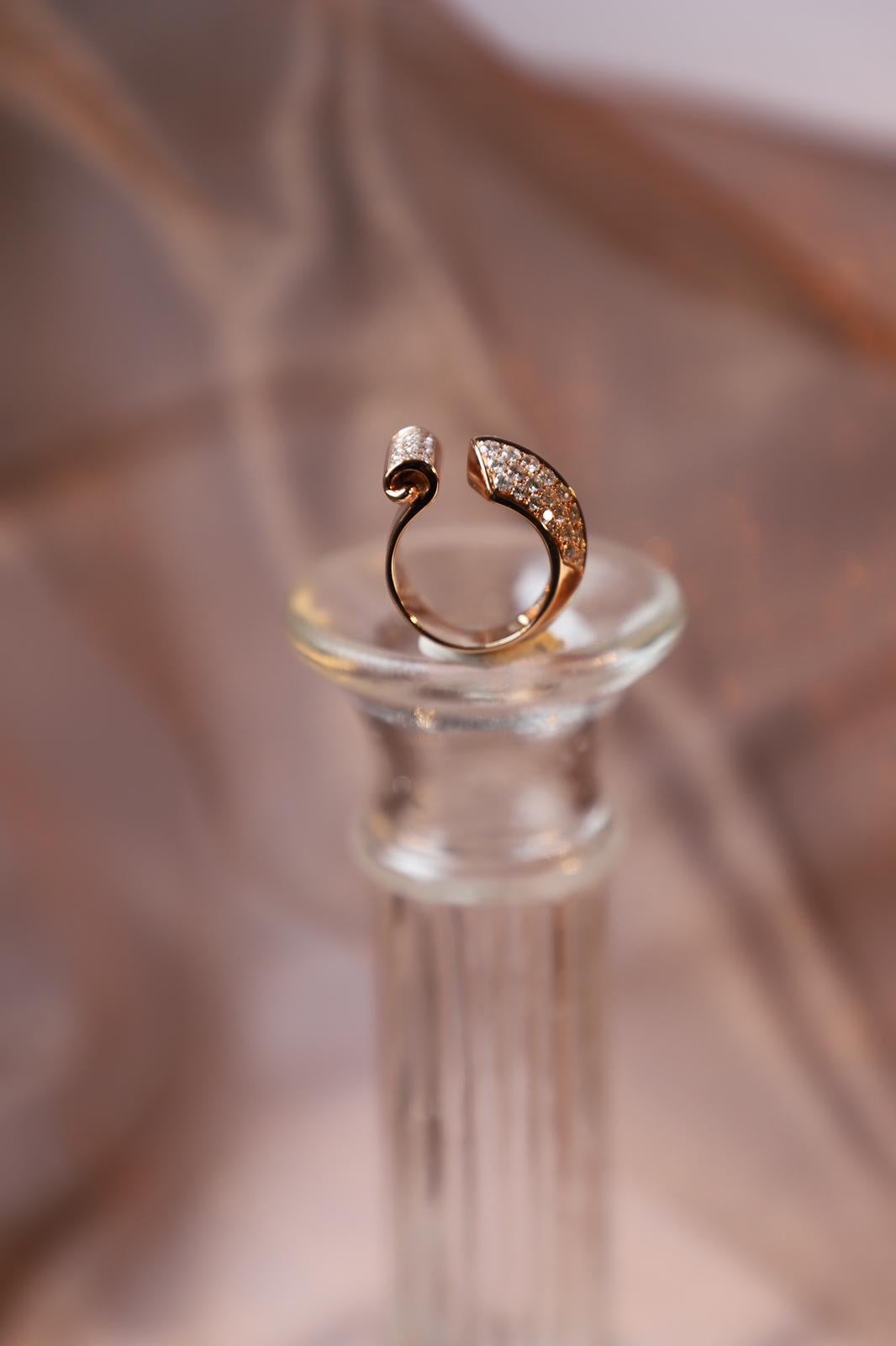 1.70 Carat White Diamonds G VS1 18 Karat Gold Deco Style Design Ring For Sale 10
