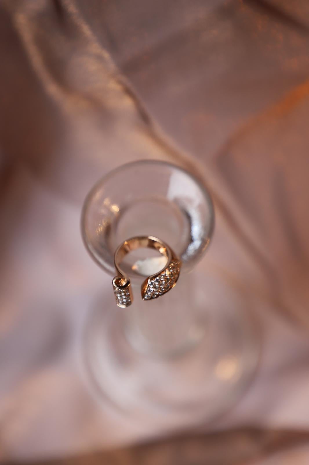 1.70 Carat White Diamonds G VS1 18 Karat Gold Deco Style Design Ring For Sale 11