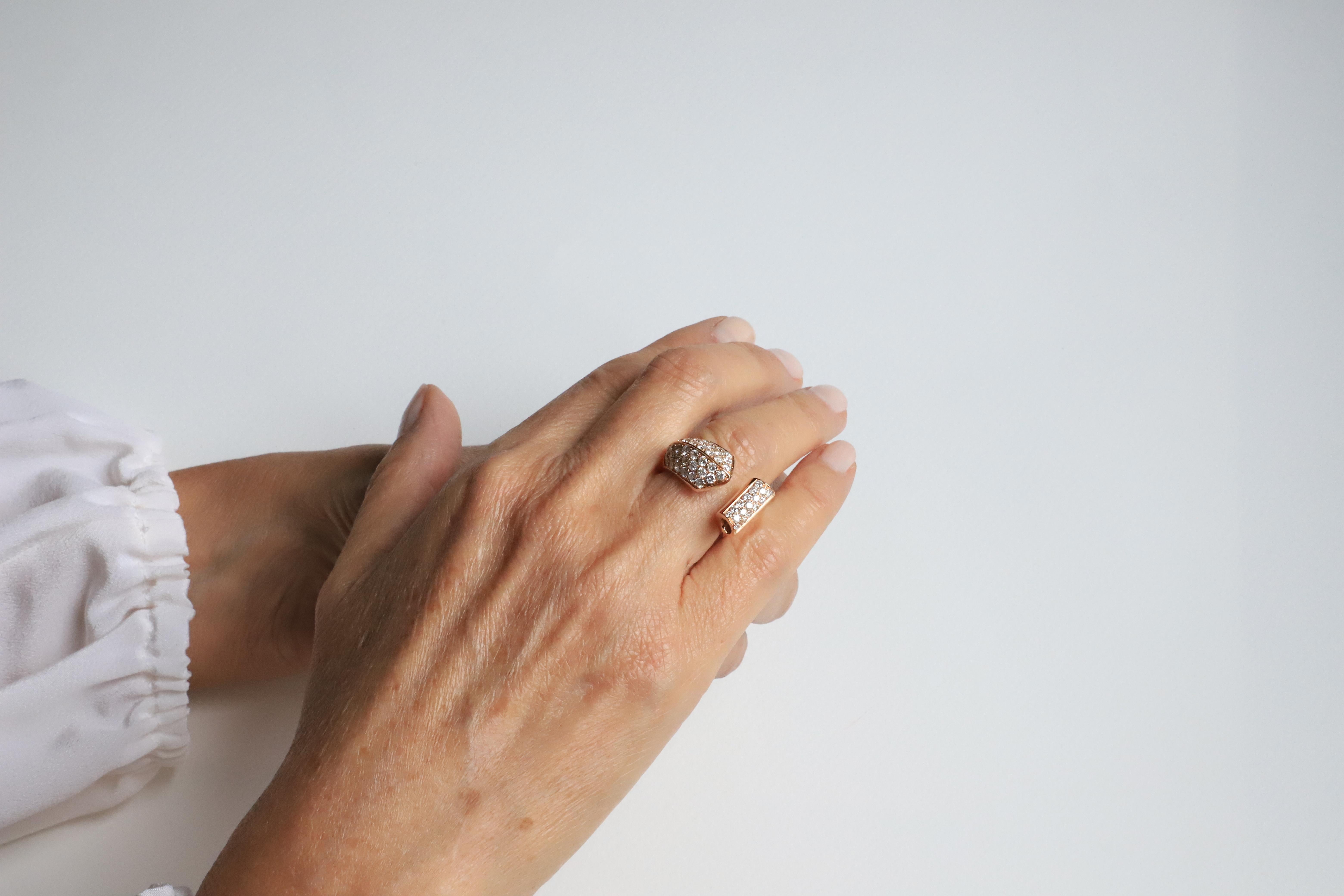 1.70 Carat White Diamonds G VS1 18 Karat Gold Deco Style Design Ring In New Condition For Sale In Rome, IT