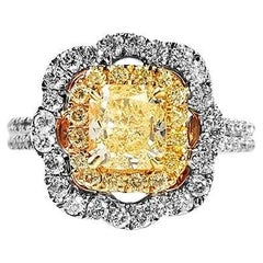 Anello di fidanzamento con diamante giallo e bianco da 1,70 carati, in oro 18 carati.