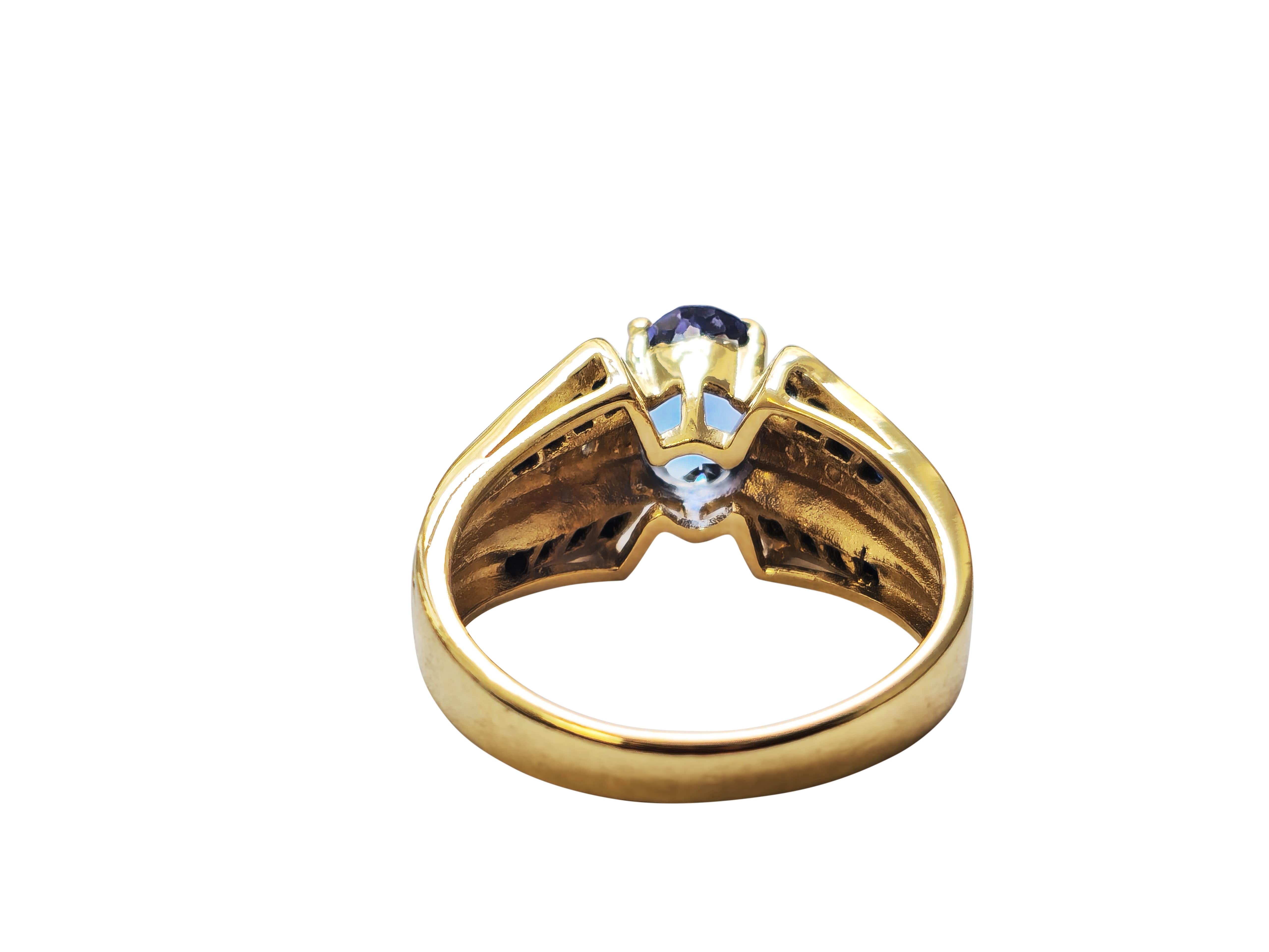 1.70 carats Blue Sapphire & Diamond Ring with Tanzanite Center in 14k Gold In Excellent Condition For Sale In Miami, FL