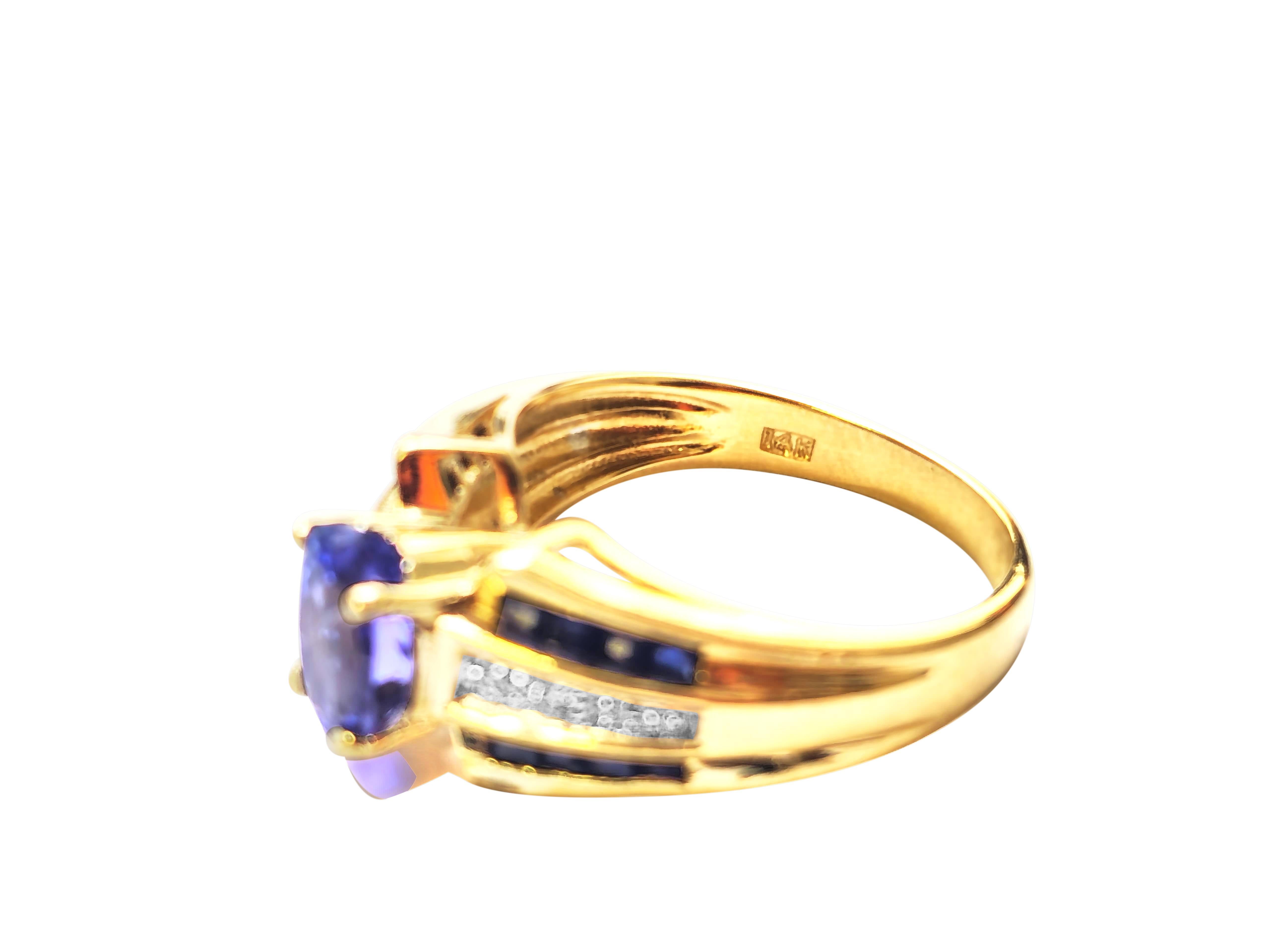 1.70 carats Blue Sapphire & Diamond Ring with Tanzanite Center in 14k Gold For Sale 1