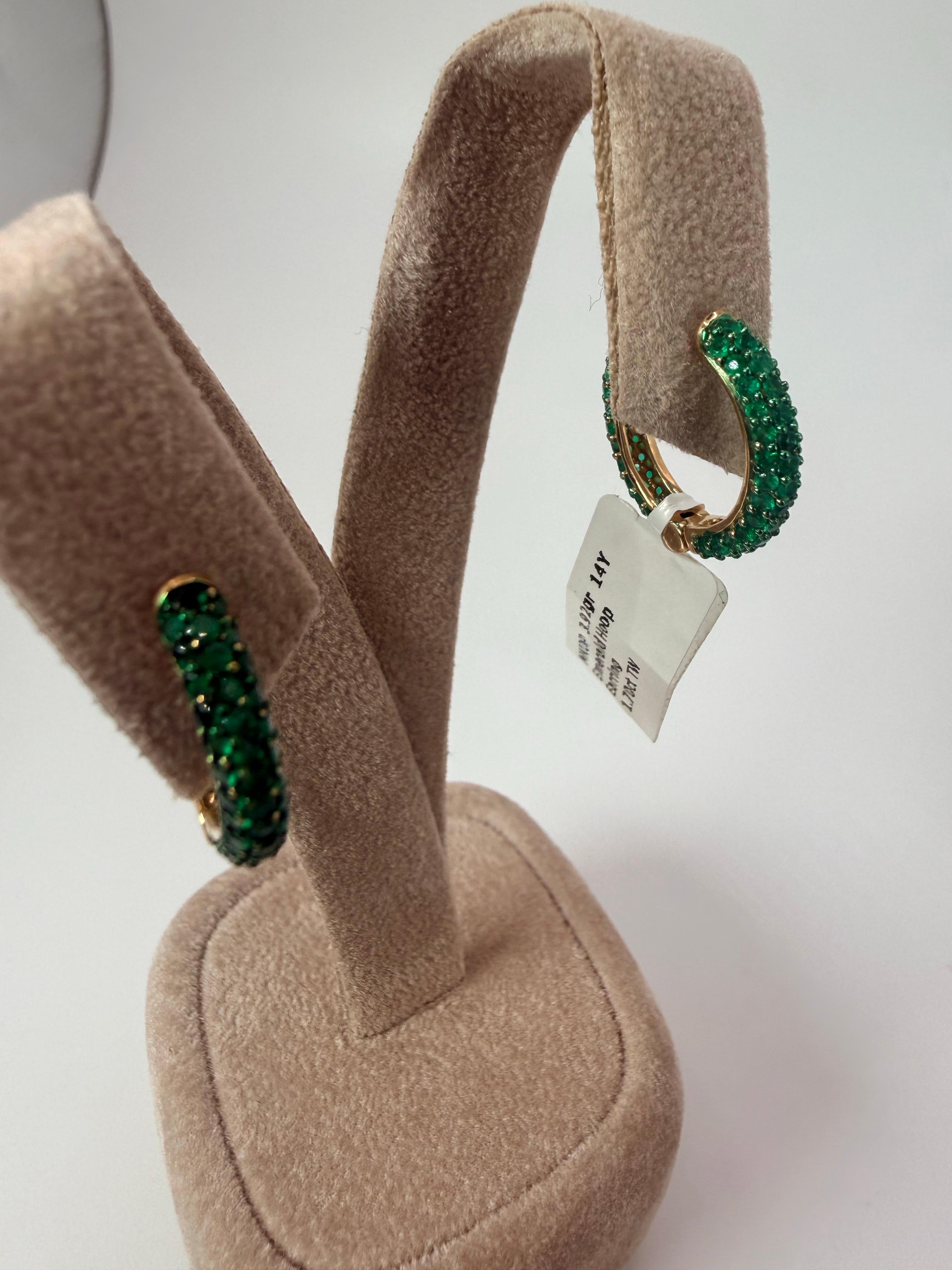 1,70 Karat Smaragd Reifchen 14KT Gold im Angebot 1