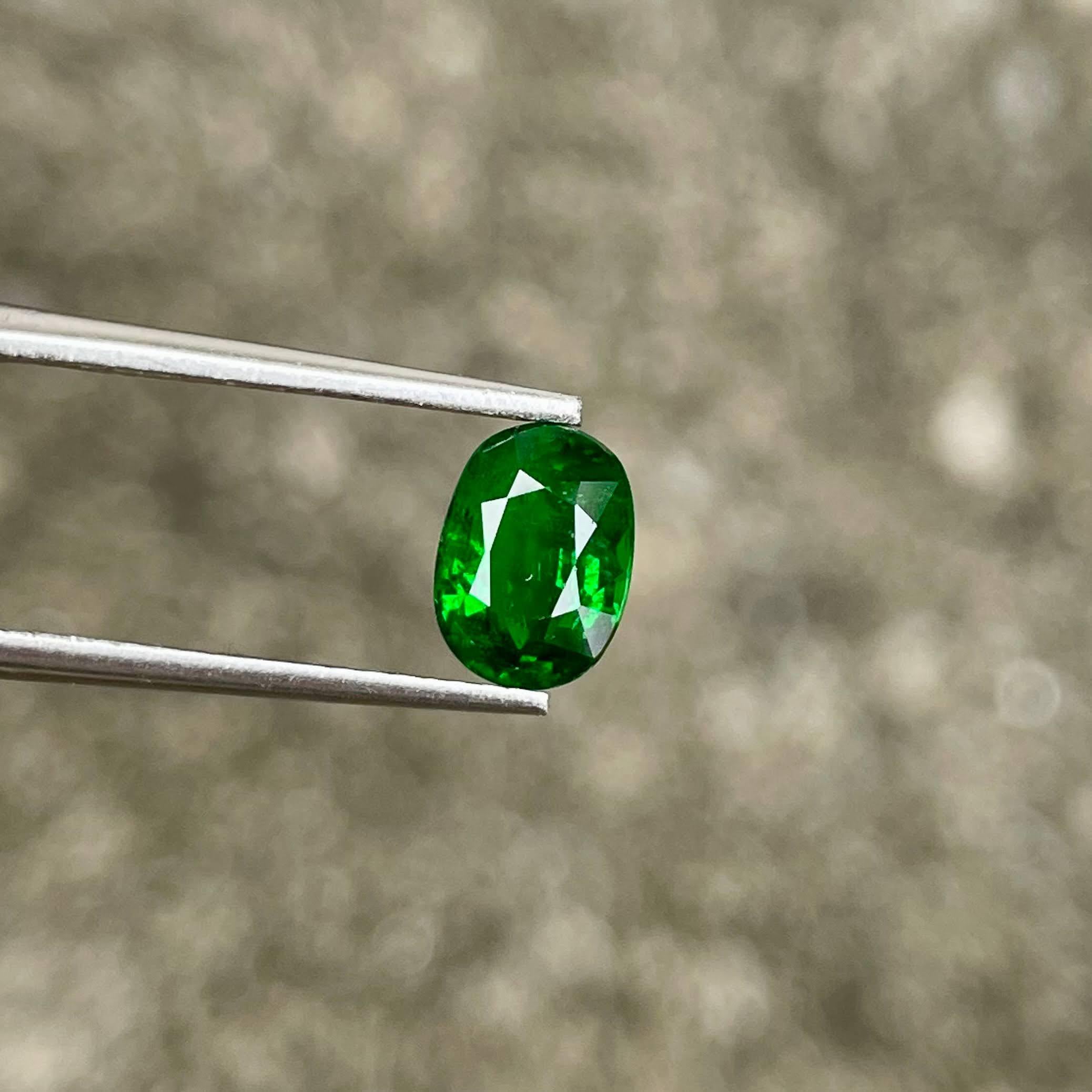 1.70 quilates Granate Tsavorita Verde Piedra Talla Ovalada Gema de Kenia Corte oval en venta