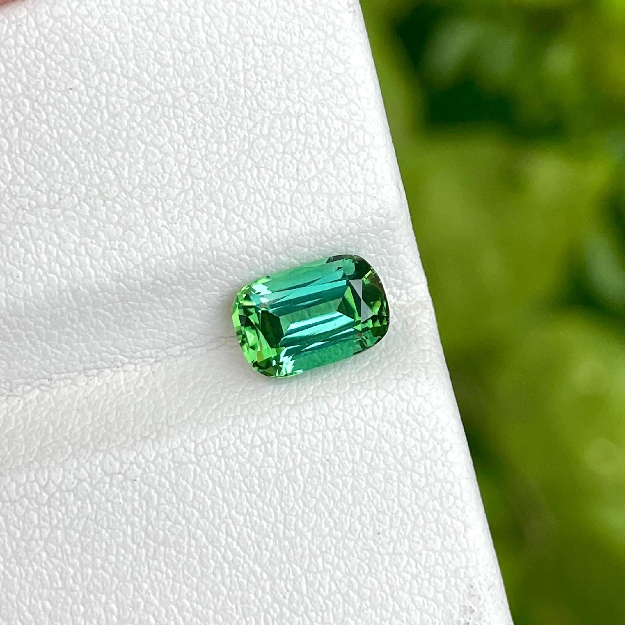 Pierre tourmaline afghane taille coussin vert menthe 1,70 carats Neuf - En vente à Bangkok, TH