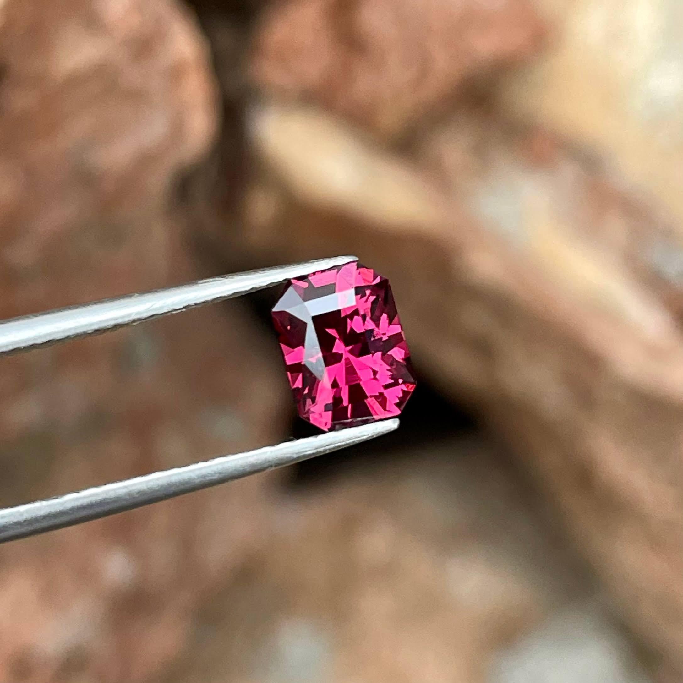 Peso 1,70 carati 
Dimensioni 7,35x5,61x4,70 mm
Trattamento nessuno 
Origine Tanzania 
Occhi chiari e puliti 
Forma ottagonale 
Taglio di precisione personalizzato 




La sua squisita pietra di granato rosa da 1,70 carati, tagliata con precisione da