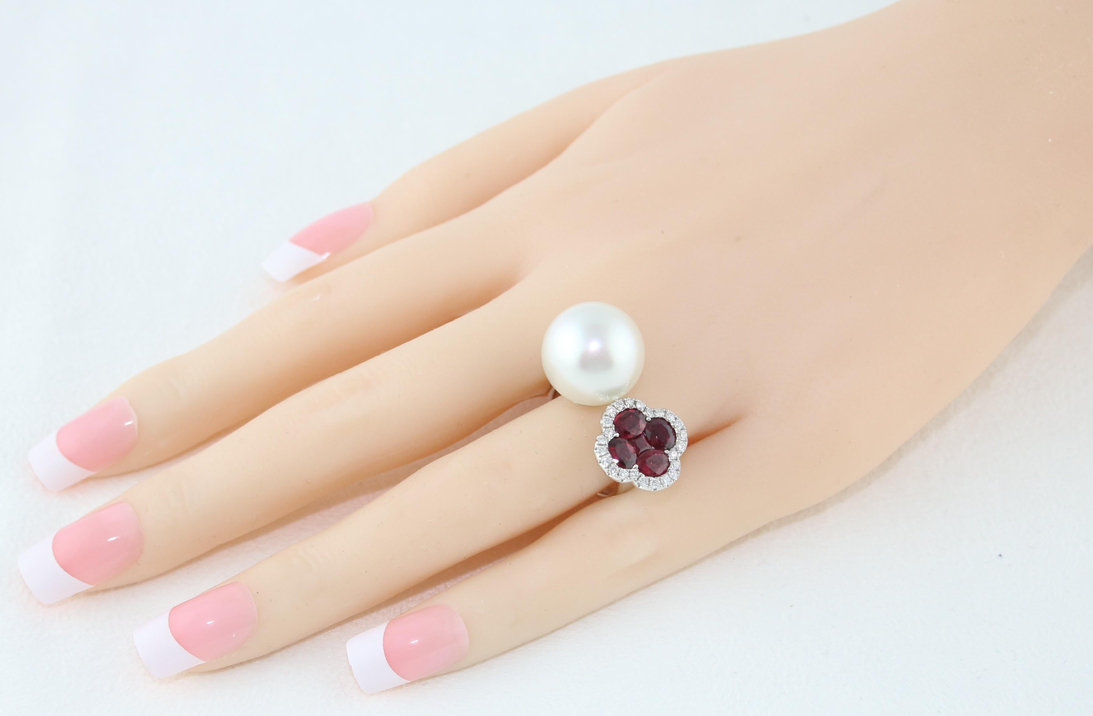 Round Cut 1.70 Carat Ruby and South Sea Pearl Between The Finger Diamond Gold Ring For Sale