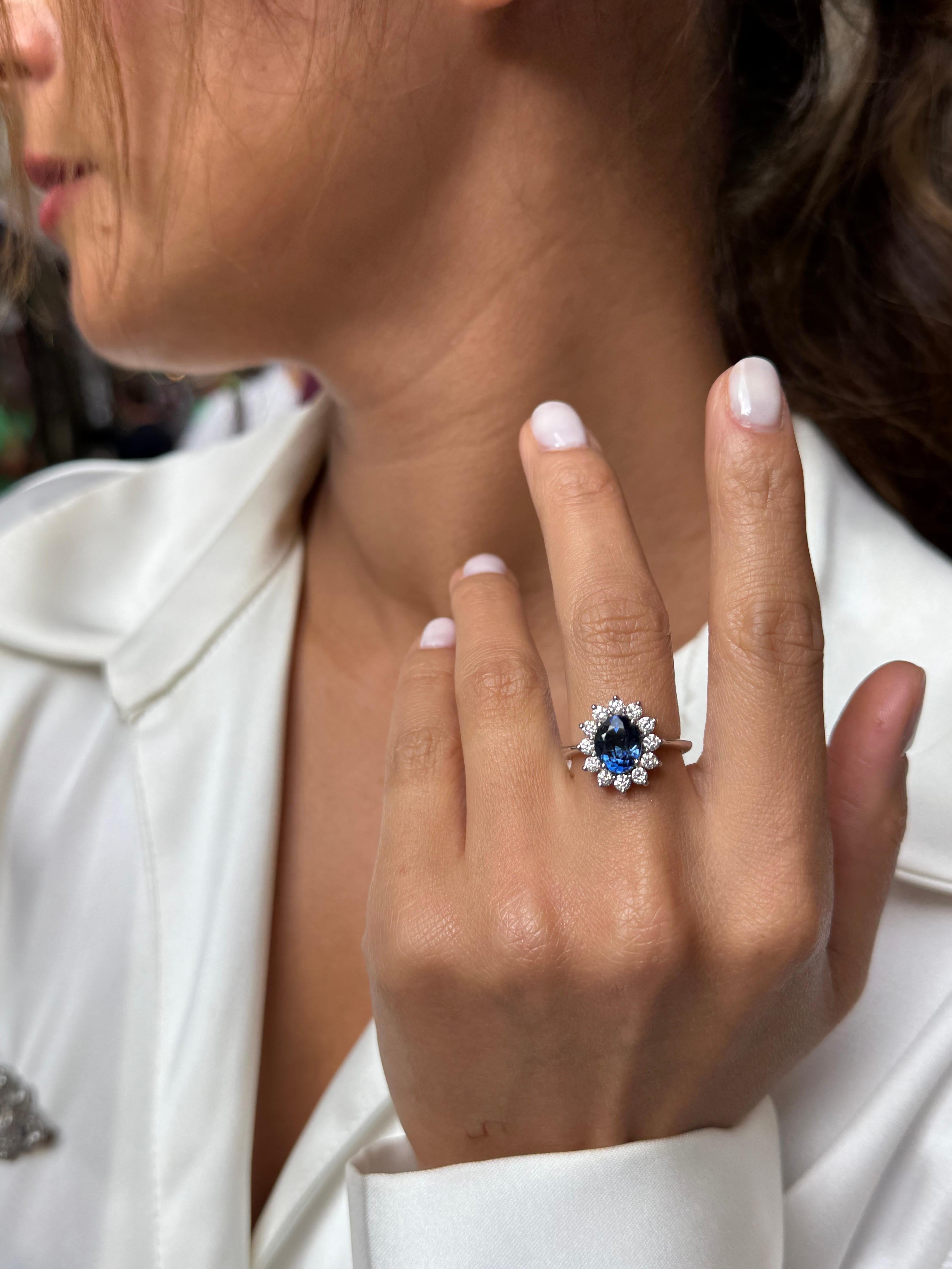 1,70 Karat Sri Lanka Natürlicher Saphir und Diamant Weißgoldring im Angebot 4