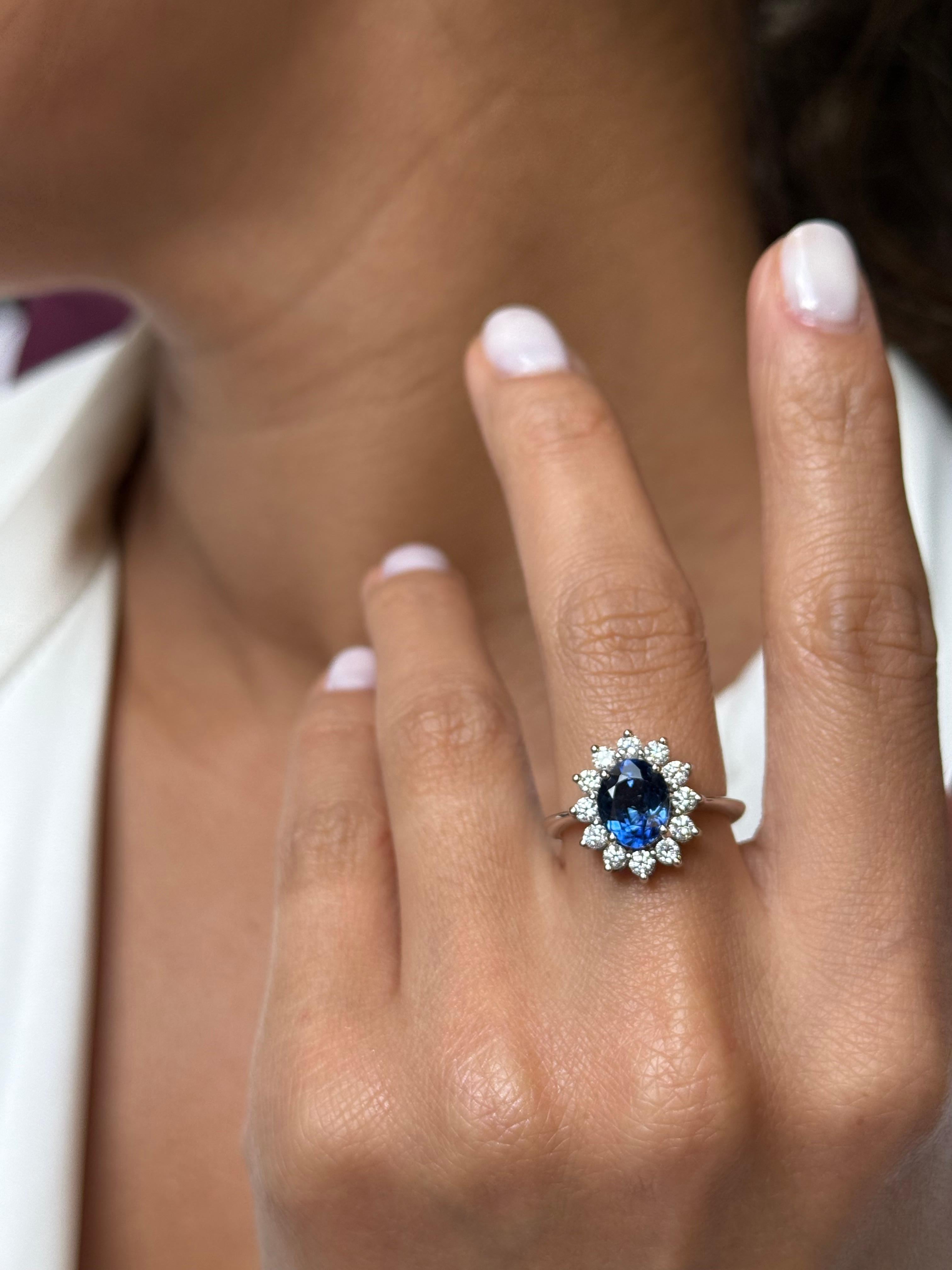 1,70 Karat Sri Lanka Natürlicher Saphir und Diamant Weißgoldring im Angebot 5