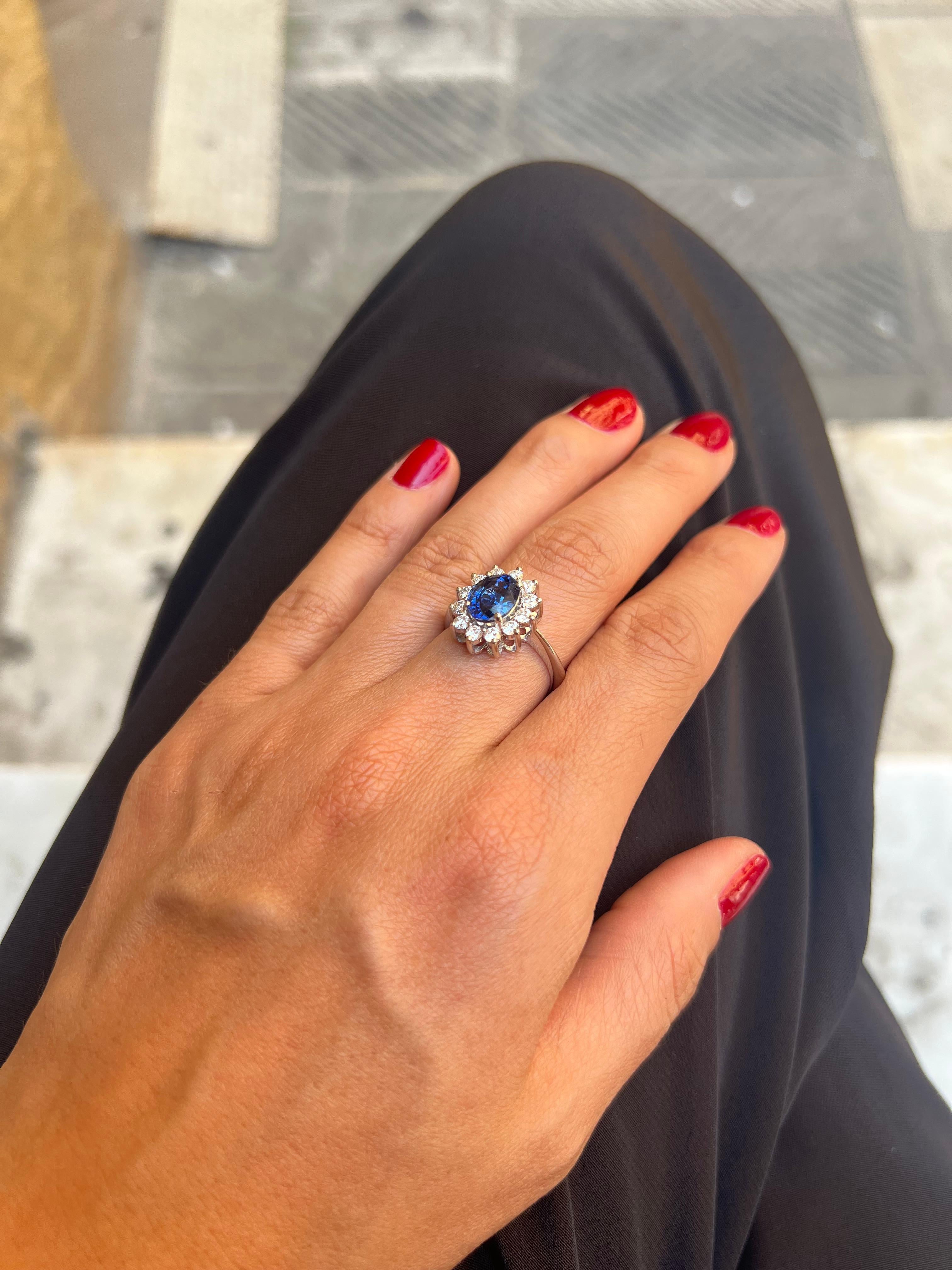 Women's 1.70 Carats Sri Lanka Natural Sapphire and Diamond White Gold Ring For Sale