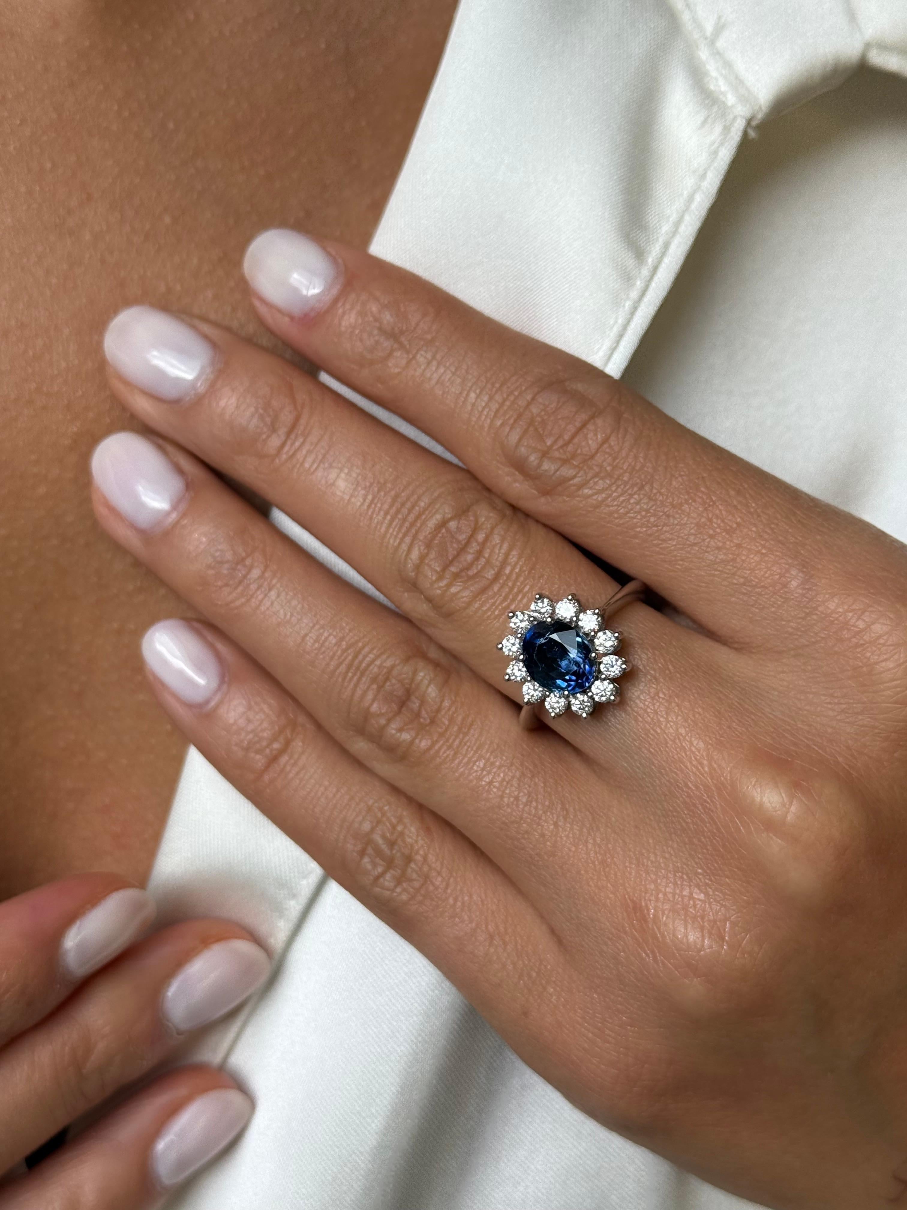 1,70 Karat Sri Lanka Natürlicher Saphir und Diamant Weißgoldring im Angebot 2