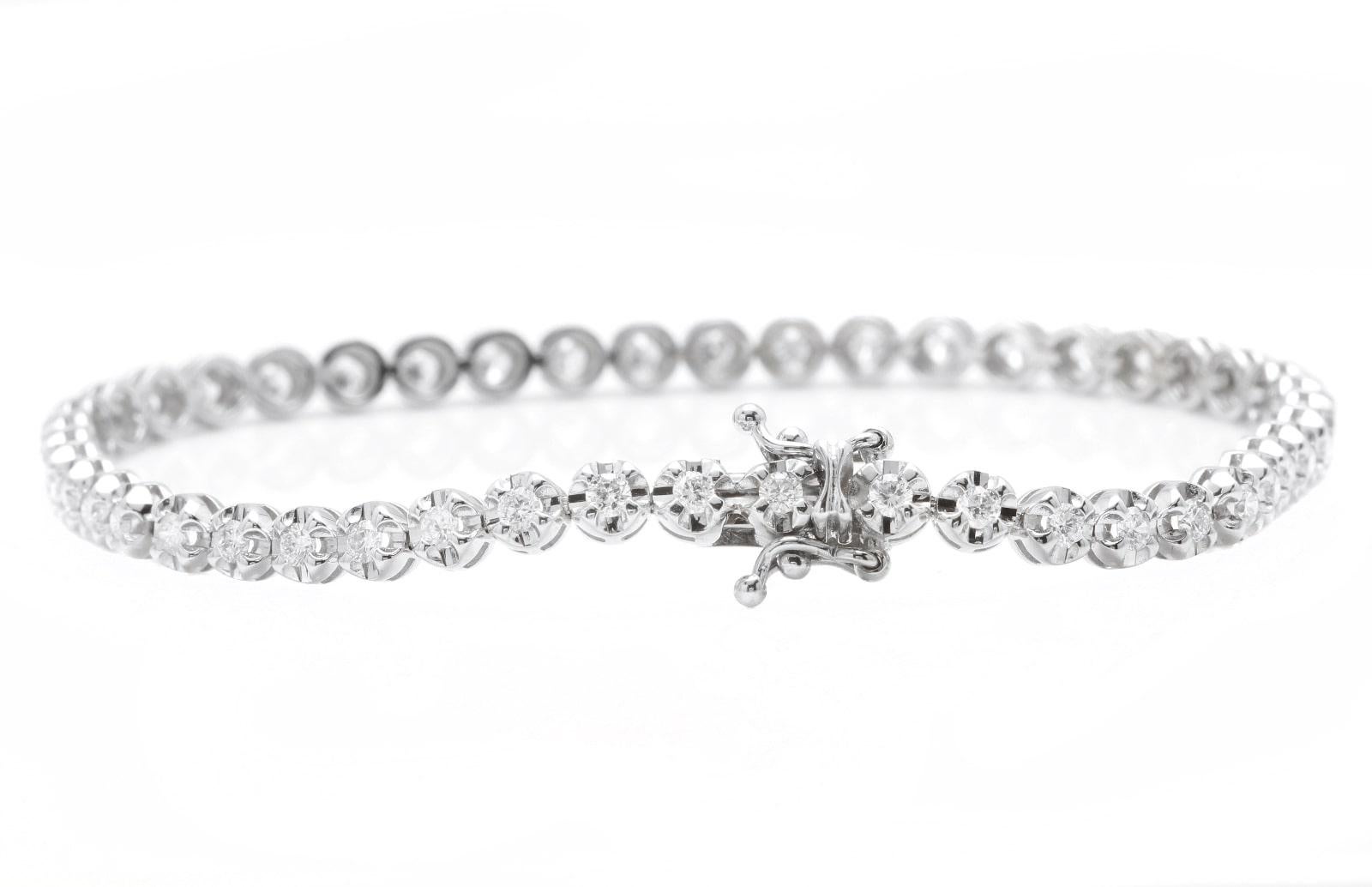 Women's 1.70 Carats Stunning Natural Diamond 14K Solid White Gold Bracelet For Sale