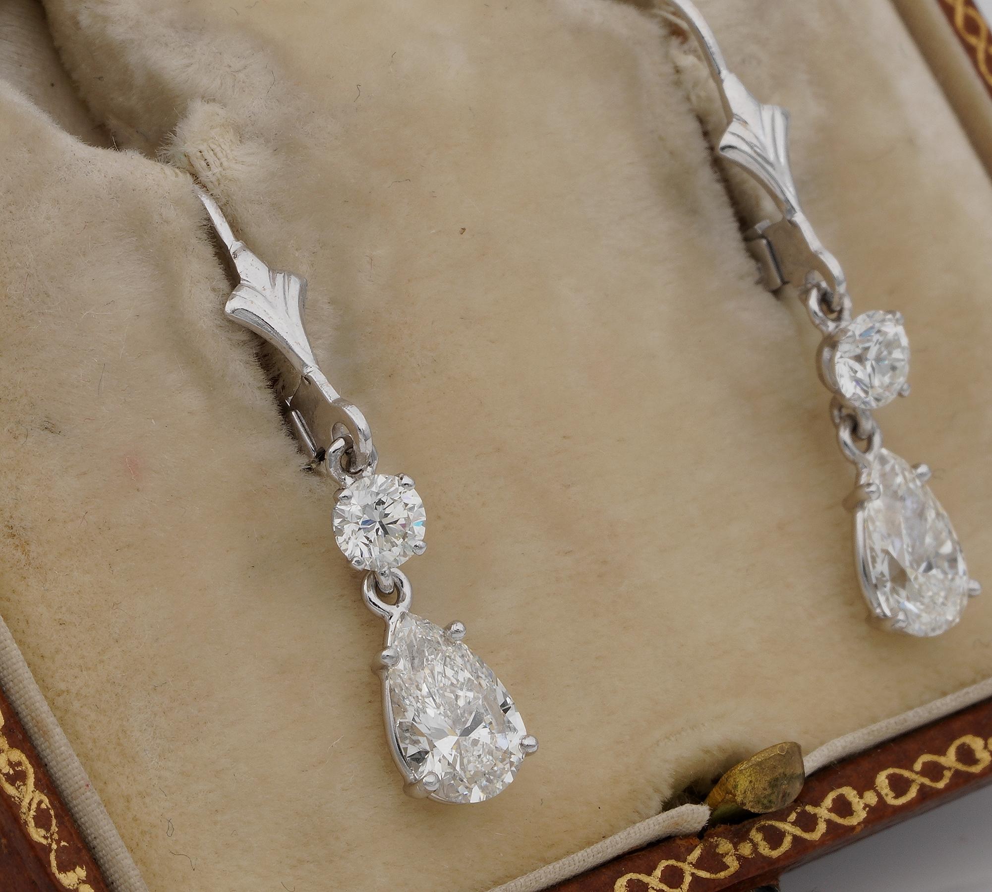 Taille poire Boucles d'oreilles pendantes exquises en diamant de 1,70 ct F/G VVS en vente