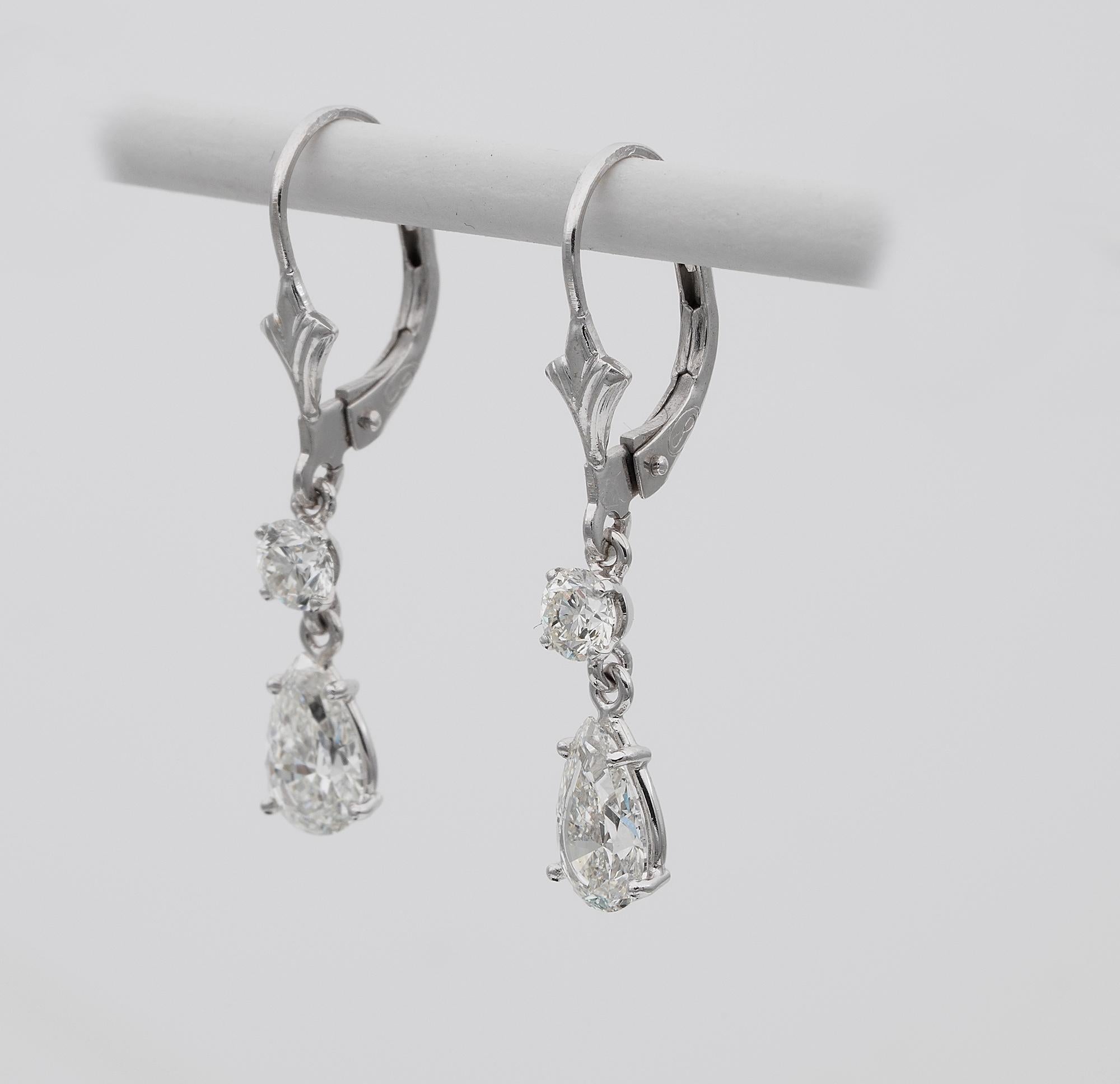 Boucles d'oreilles pendantes exquises en diamant de 1,70 ct F/G VVS Bon état - En vente à Napoli, IT