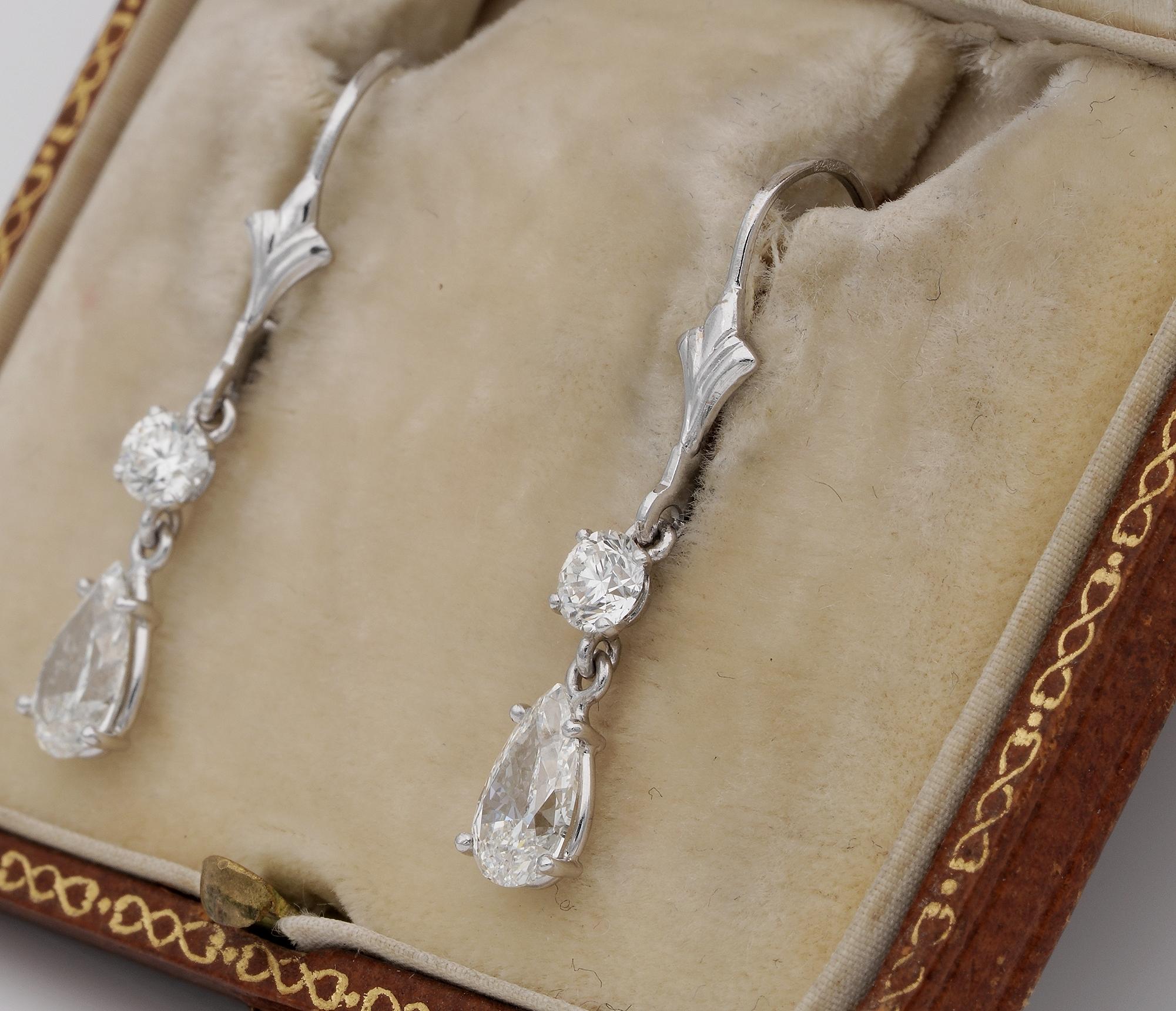 Boucles d'oreilles pendantes exquises en diamant de 1,70 ct F/G VVS Pour femmes en vente