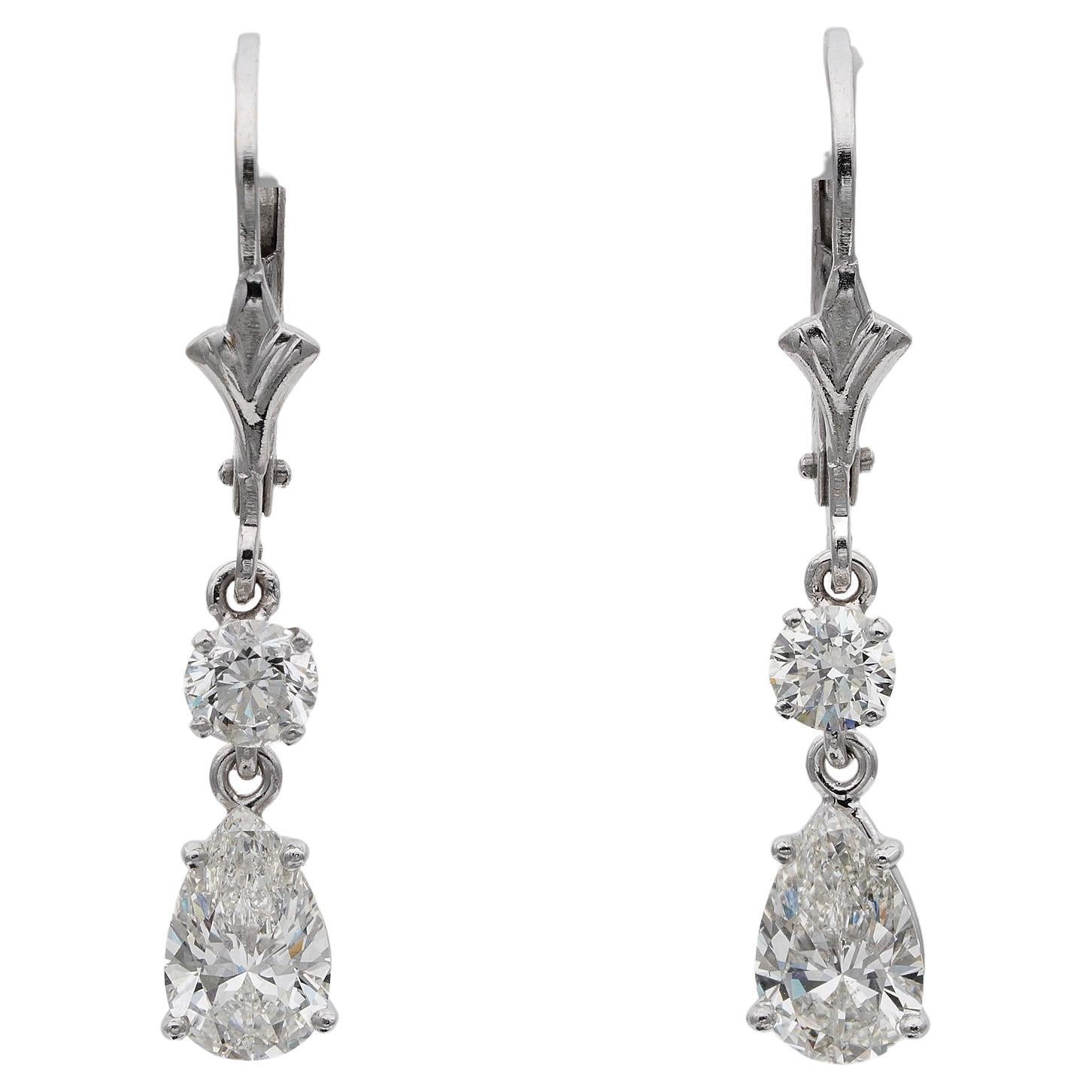 Boucles d'oreilles pendantes exquises en diamant de 1,70 ct F/G VVS