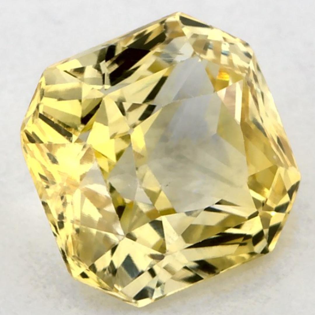 Taille radiant 1.70 Ct Yellow Sapphire Radiant Loose Gemstone (pierre précieuse en vrac) en vente
