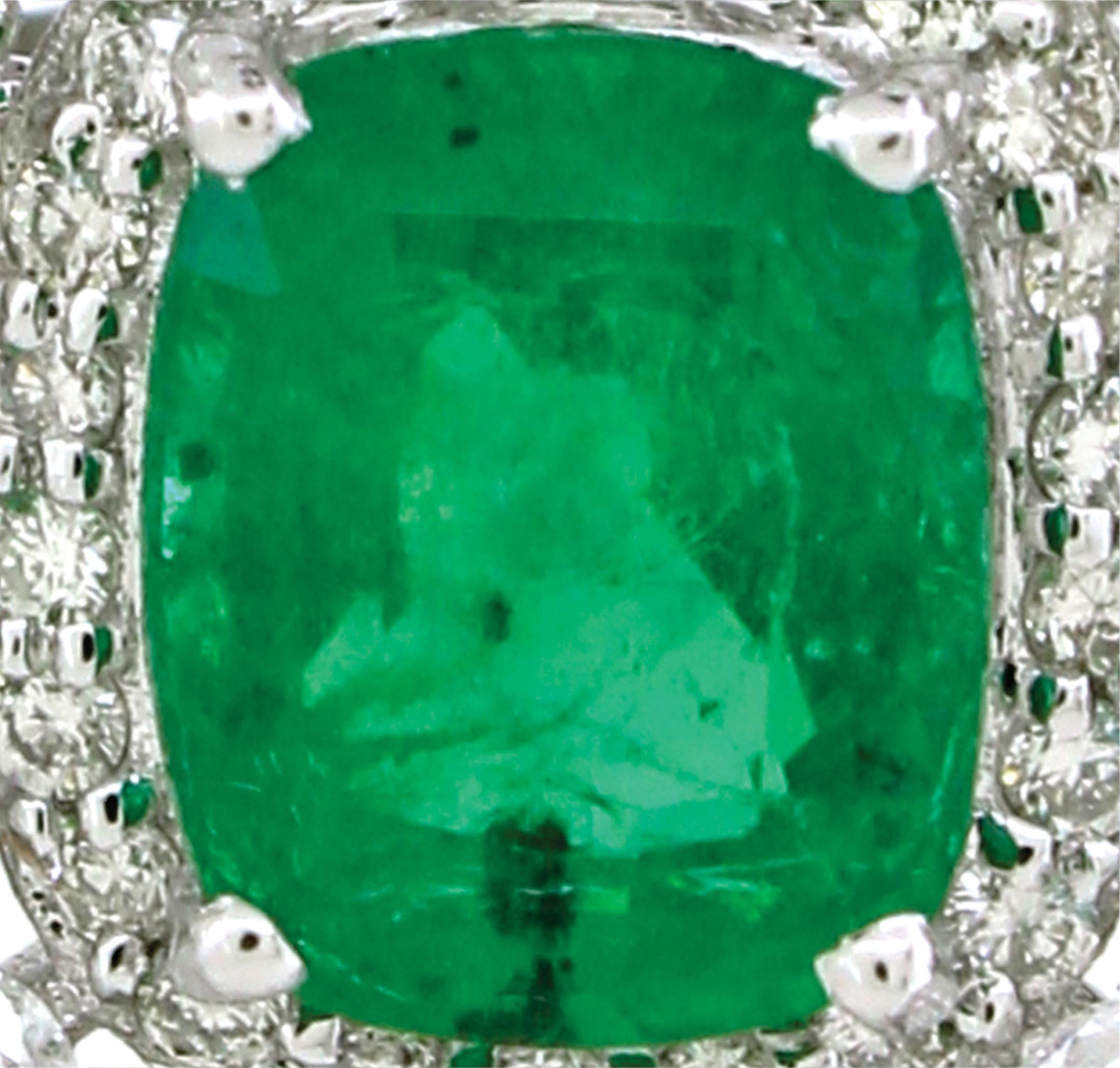 1,70 Karat Smaragd und 0,96 Karat Diamantring (Kissenschliff) im Angebot