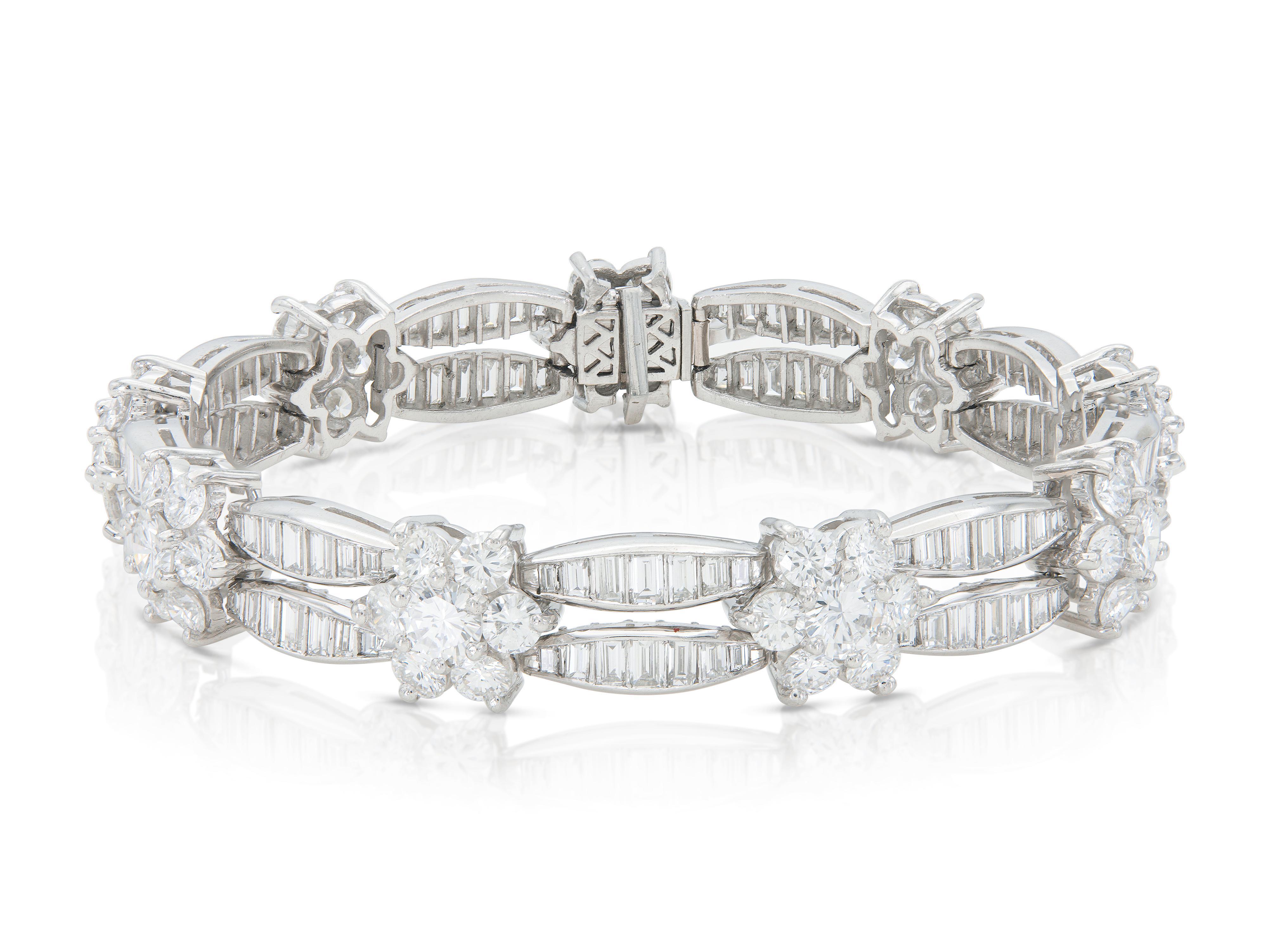 Taglio rotondo 17,00 Bracciale a stazione con diamanti e fiori in vendita