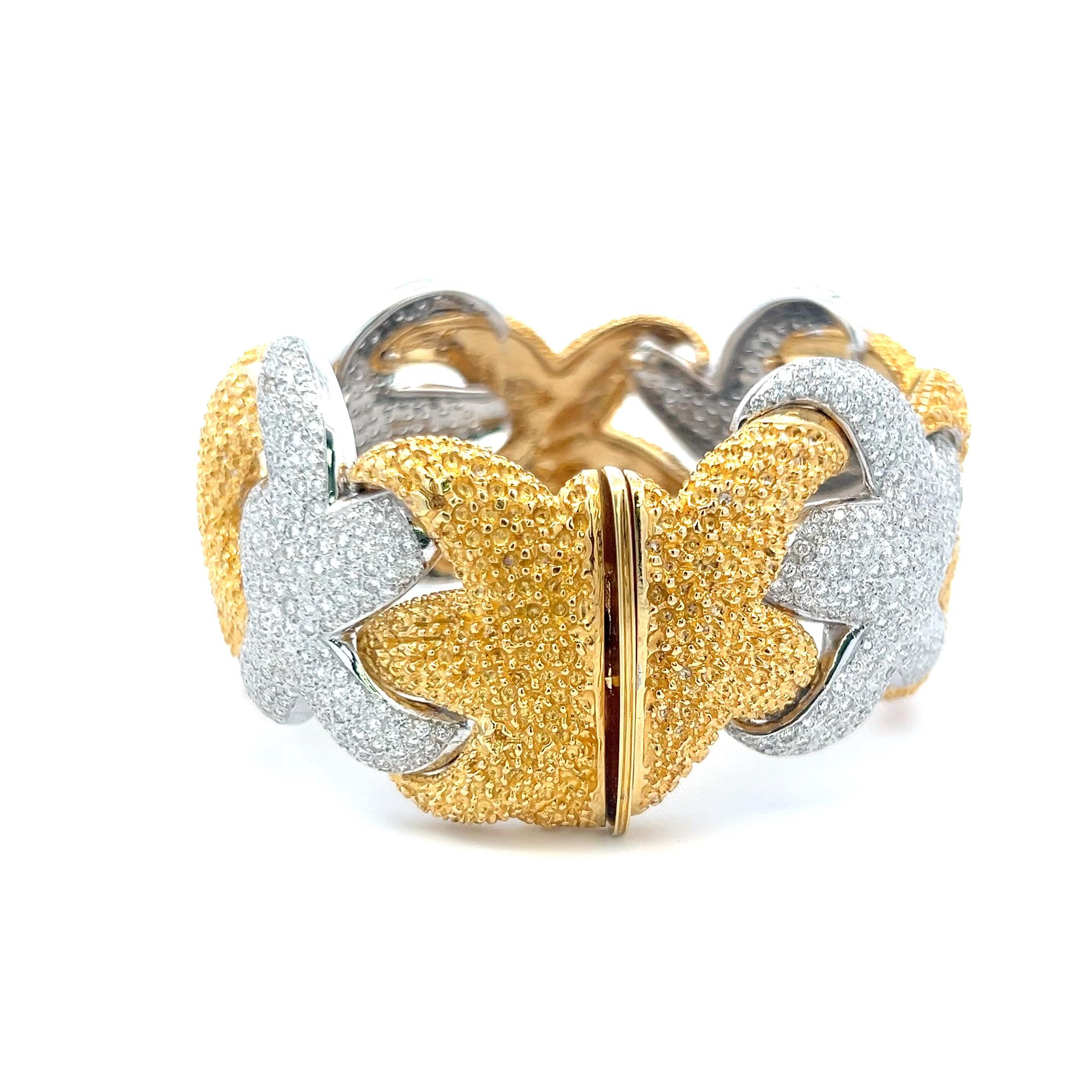 Titolo:
17,00 Carati Diamante rotondo brillante G VS Bracciale in oro bicolore 18 carati
Stile:
Bracciale
Metallo:
Oro 18 carati bicolore
Gemma 1:
Diamante da 17 carati
Numero di pietre:
848
Colore:
G
Chiarezza:
VS
Forma:
Brillante