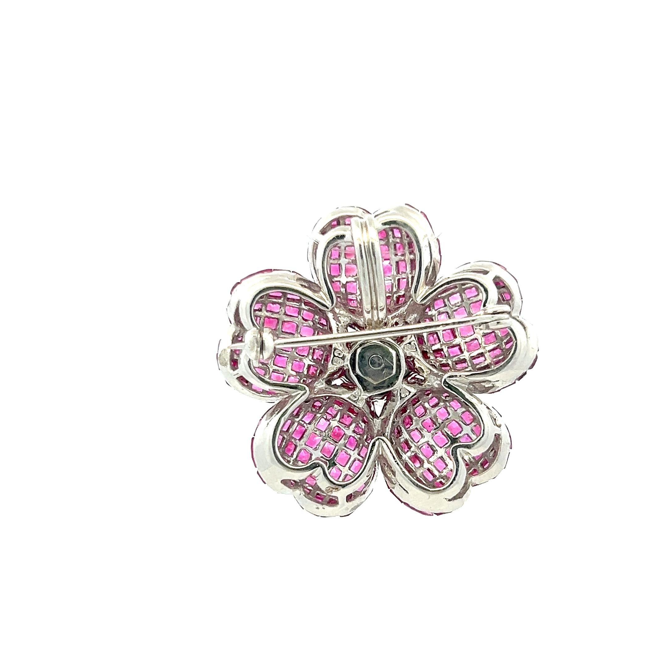 Brilliant Cut 17.00 Carat Ruby 1.25 Carat Round Brilliant H VS Diamond 18 Karat White Gold Pin For Sale