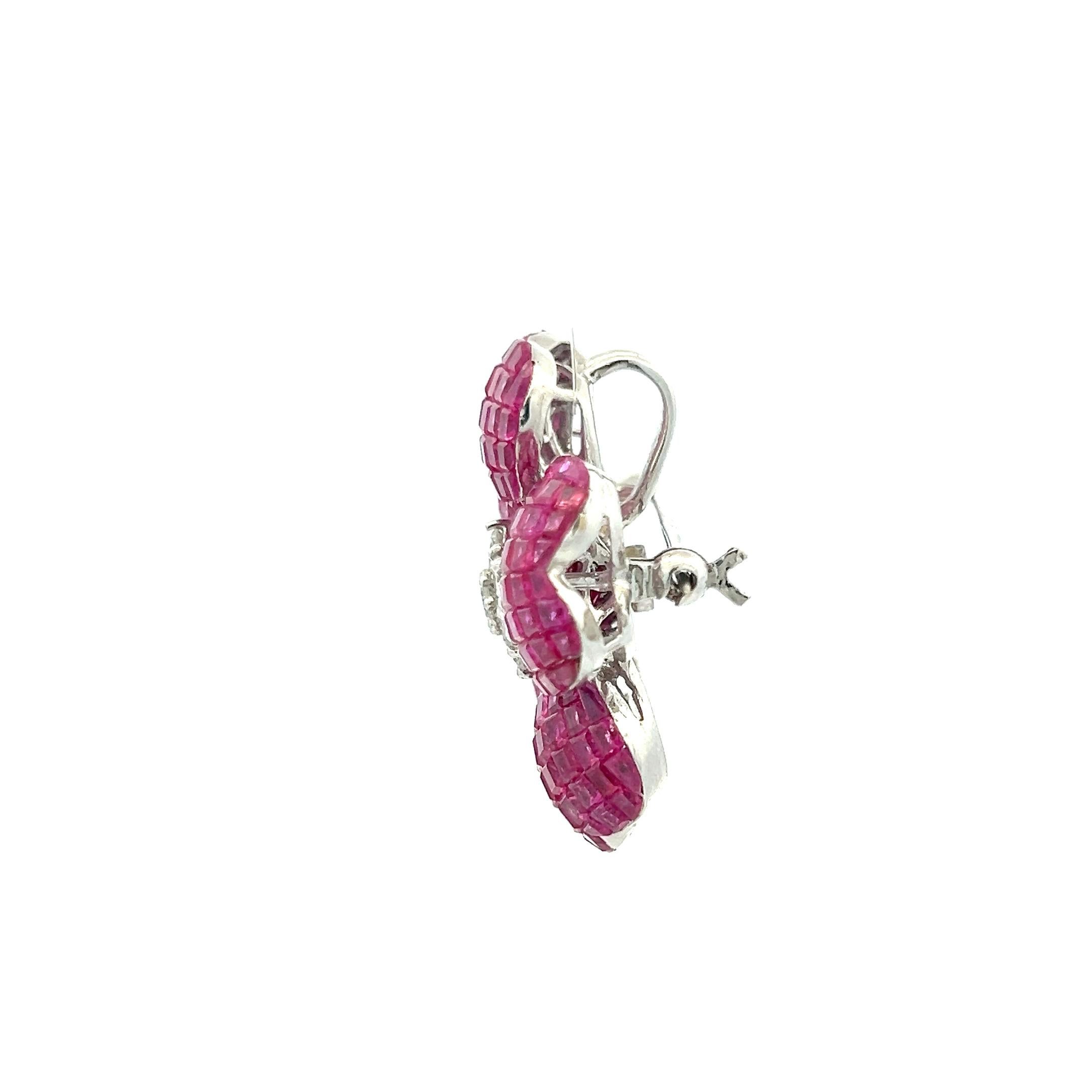 17.00 Carat Ruby 1.25 Carat Round Brilliant H VS Diamond 18 Karat White Gold Pin In Good Condition For Sale In New York, NY