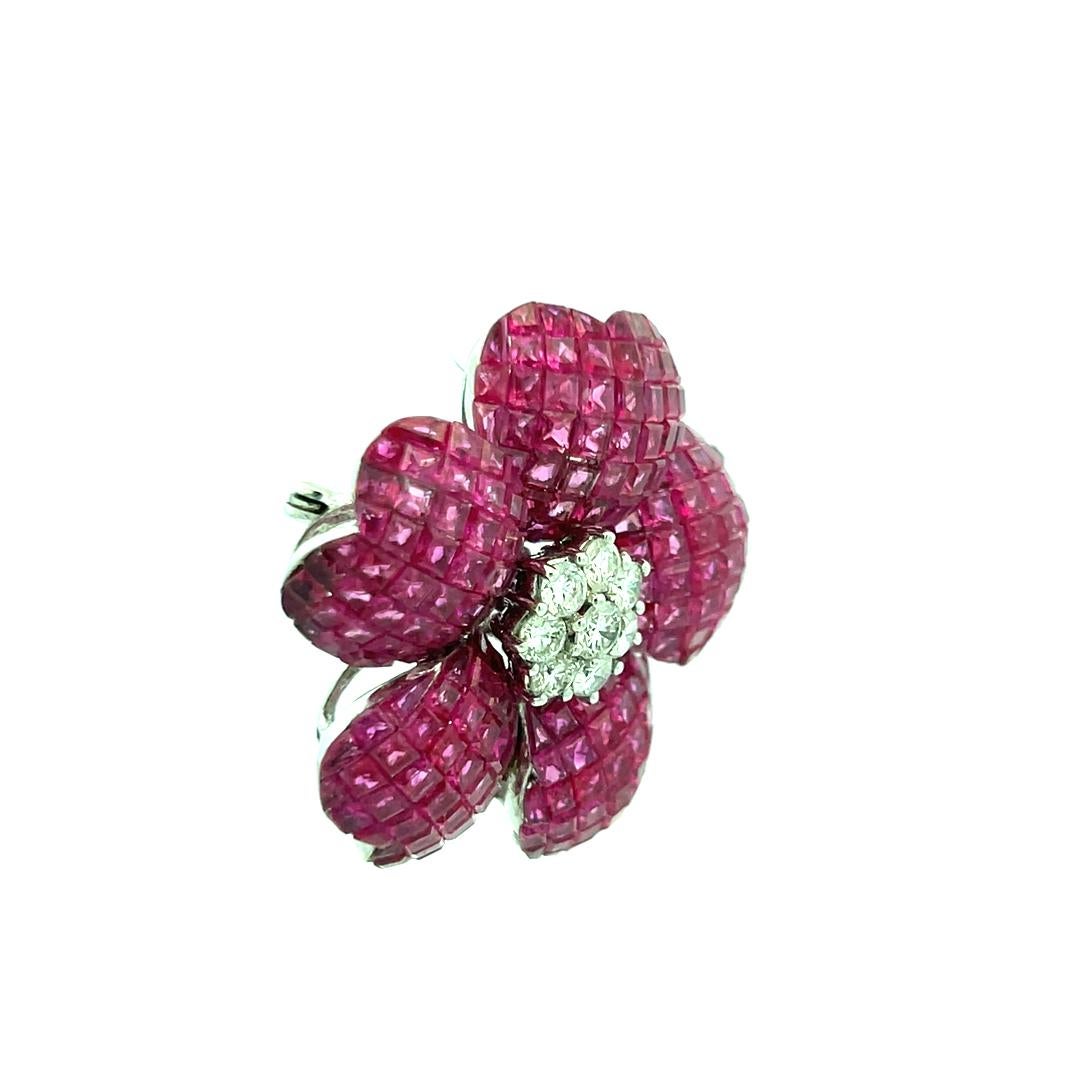 17.00 Carat Ruby 1.25 Carat Round Brilliant H VS Diamond 18 Karat White Gold Pin For Sale 1