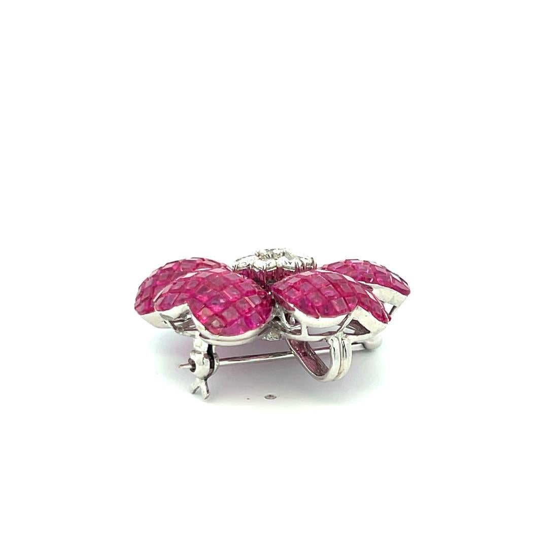 17.00 Carat Ruby 1.25 Carat Round Brilliant H VS Diamond 18 Karat White Gold Pin For Sale 3