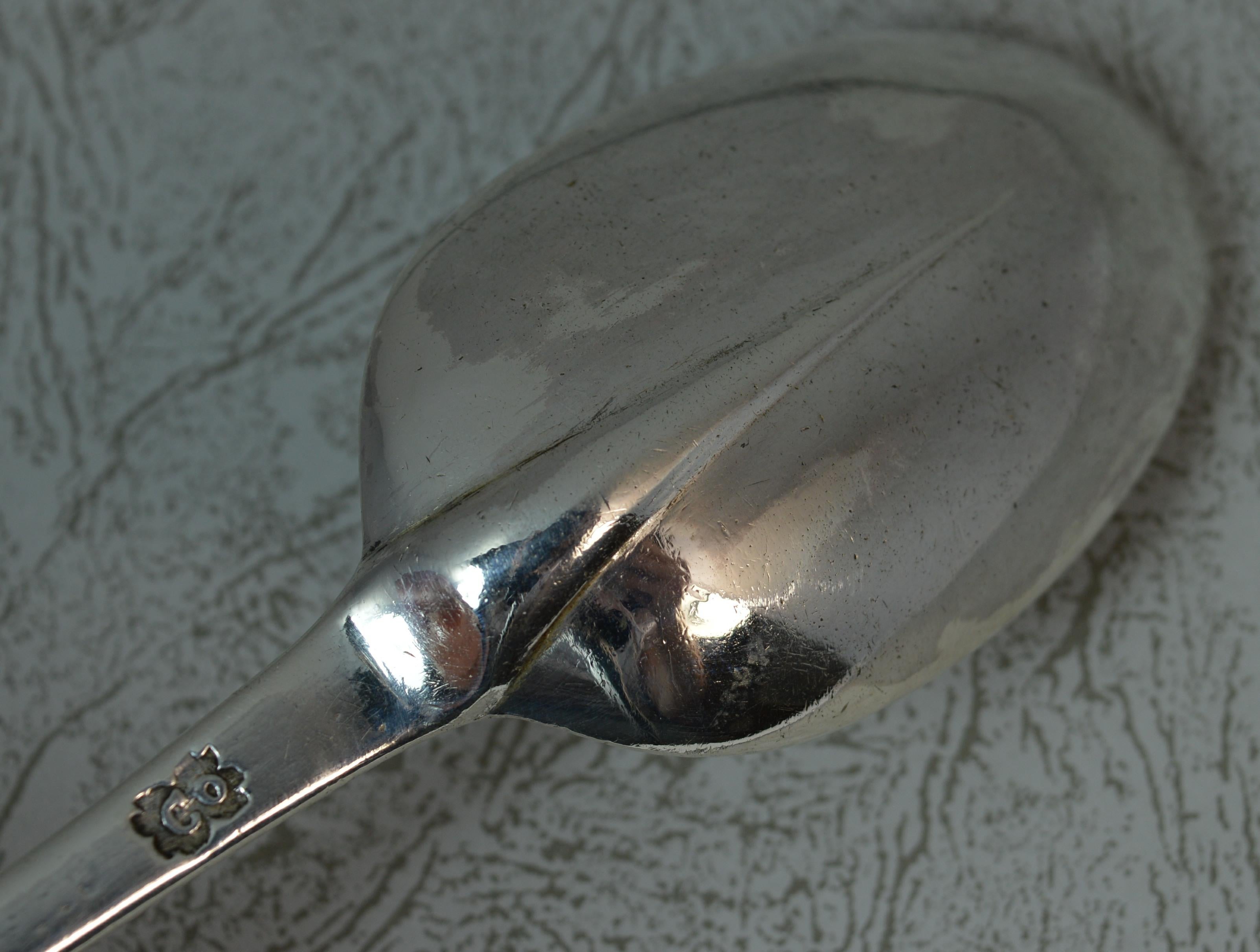 Women's or Men's 1700 English Silver Rat Tail Trefid Table Spoon For Sale
