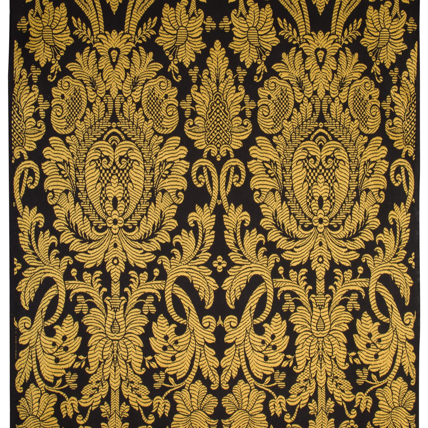This is a handwoven brocade fabric. It is woven on an original hand loom from the 1700s. The Pio di Savoia pattern belongs to the Antico Setificio Fiorentino archives. This fabric can be used for all kinds of upholstery such as sofas, armchairs,