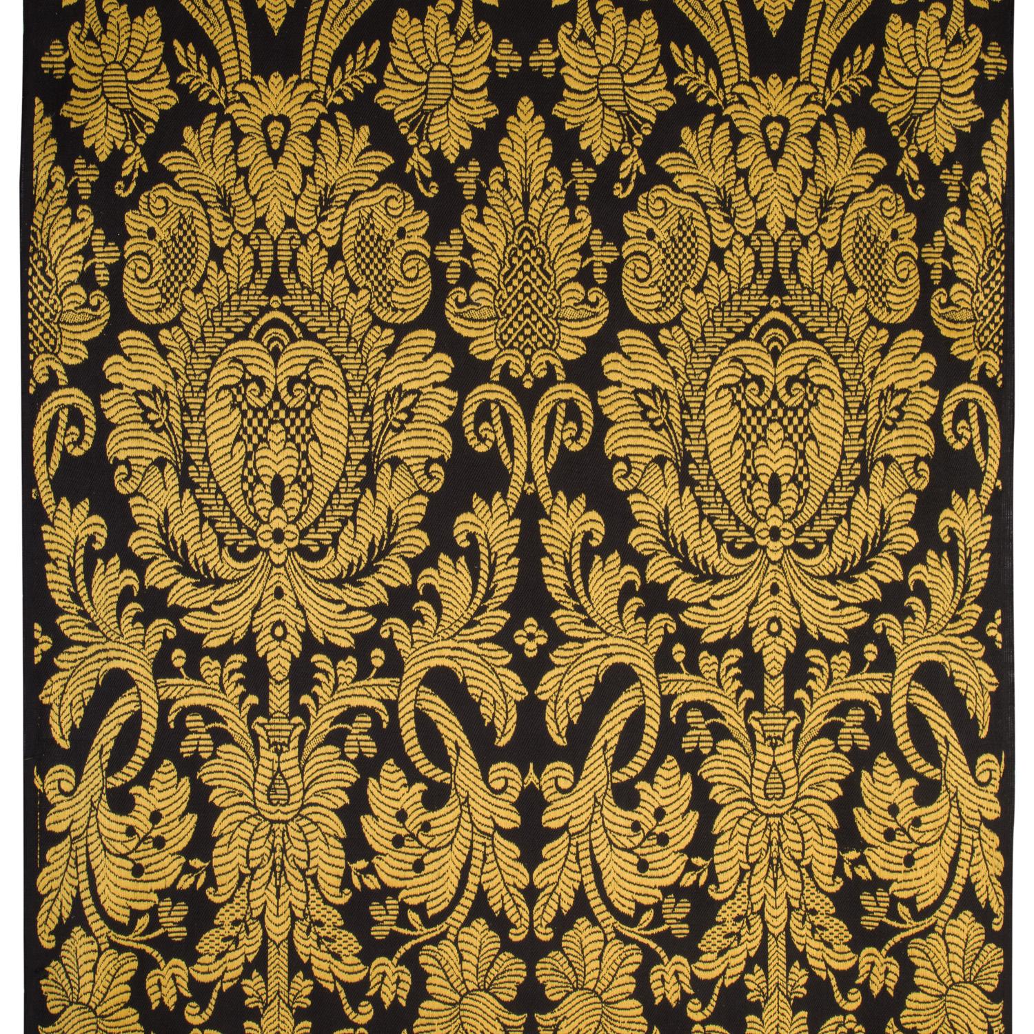 Il s'agit d'un tissu de brocart tissé à la main. Il est tissé sur un métier à main original datant des années 1700. Le motif Pio di Savoia fait partie des archives de l'Antico Setificio Fiorentino. Ce tissu peut être utilisé pour tous les types de