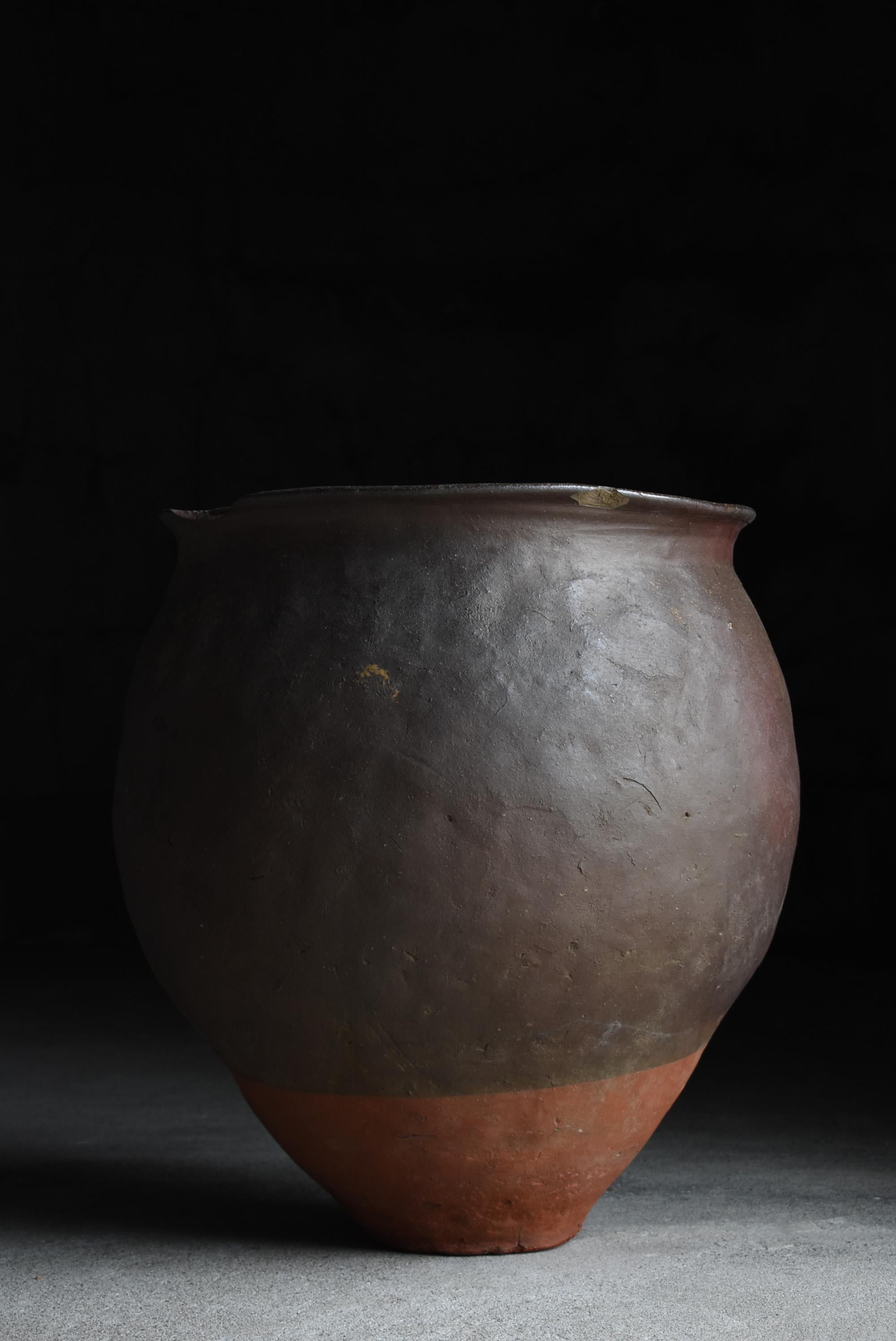 1700s-1860s Japanese Pottery Jar Edo Period Tsubo Ceramic Vase Wabisabi In Good Condition In Sammu-shi, Chiba