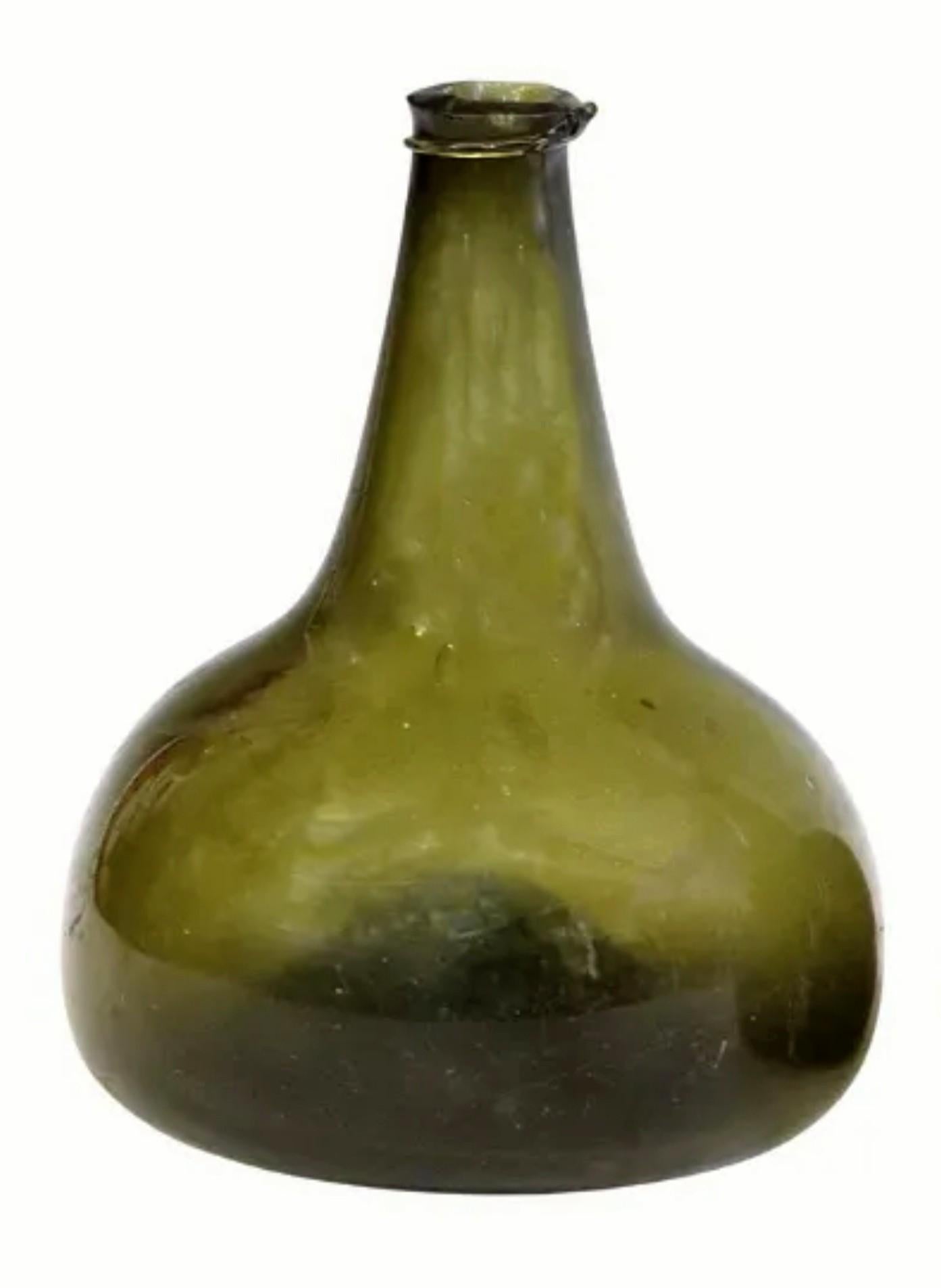 Fait main Paire de bouteilles à vin en verre d'olive soufflé hollandais Kattekop en forme d'oignon des années 1700 