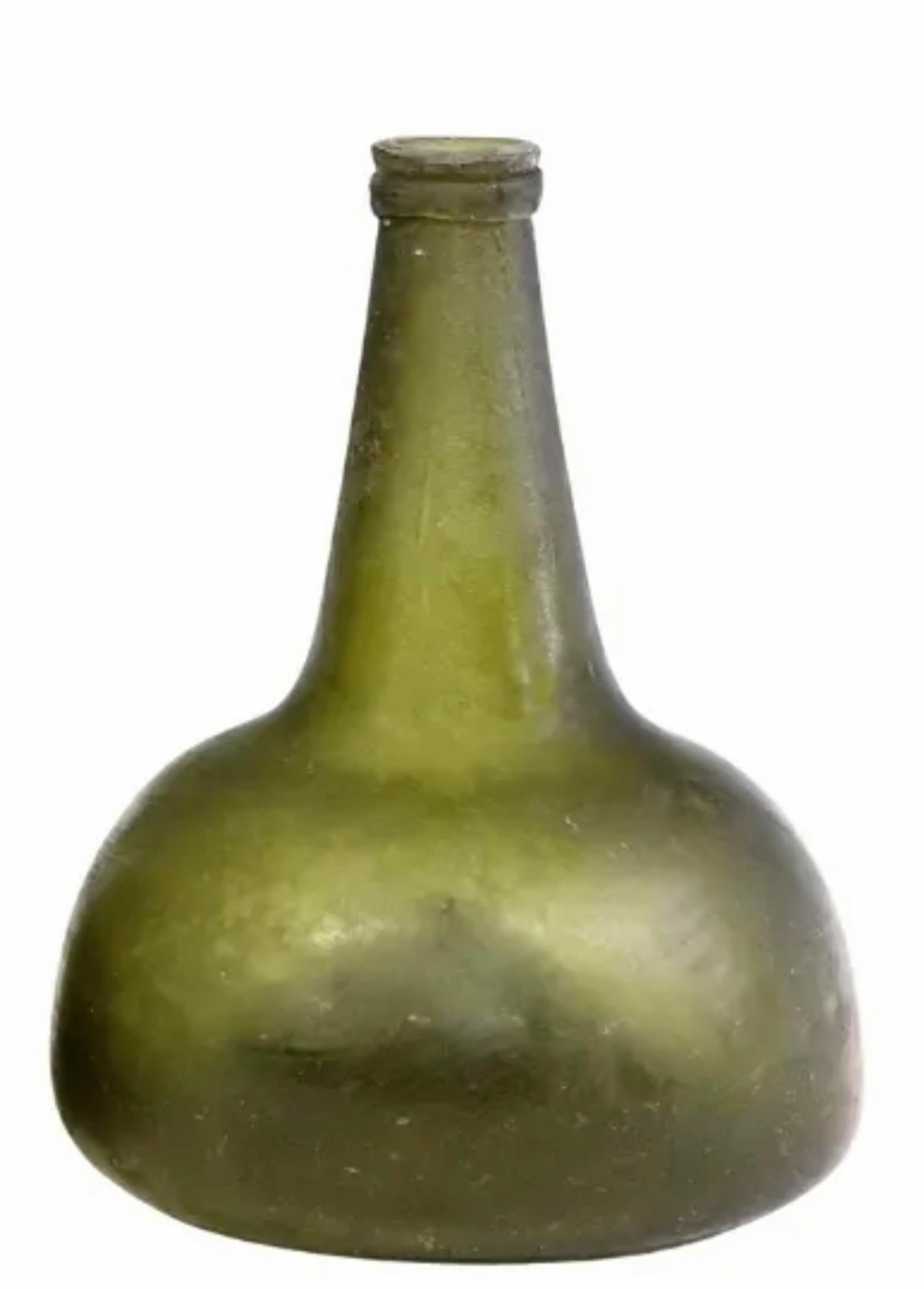 XVIIIe siècle et antérieur Paire de bouteilles à vin en verre d'olive soufflé hollandais Kattekop en forme d'oignon des années 1700 