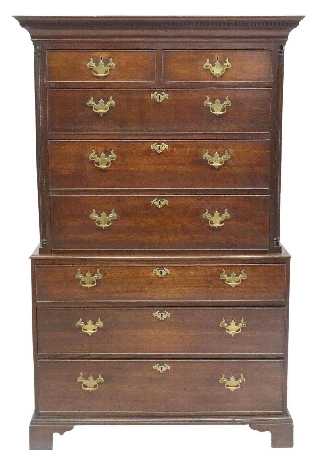XVIIIe siècle Antique anglais, période géorgienne, chêne, corniche, 8 tiroirs, commode sur commode !

Superbe et rare commode ancienne, période géorgienne anglaise, chêne, corniche, 8 tiroirs, 1700s, 18ème siècle !

Cette commode ancienne est un