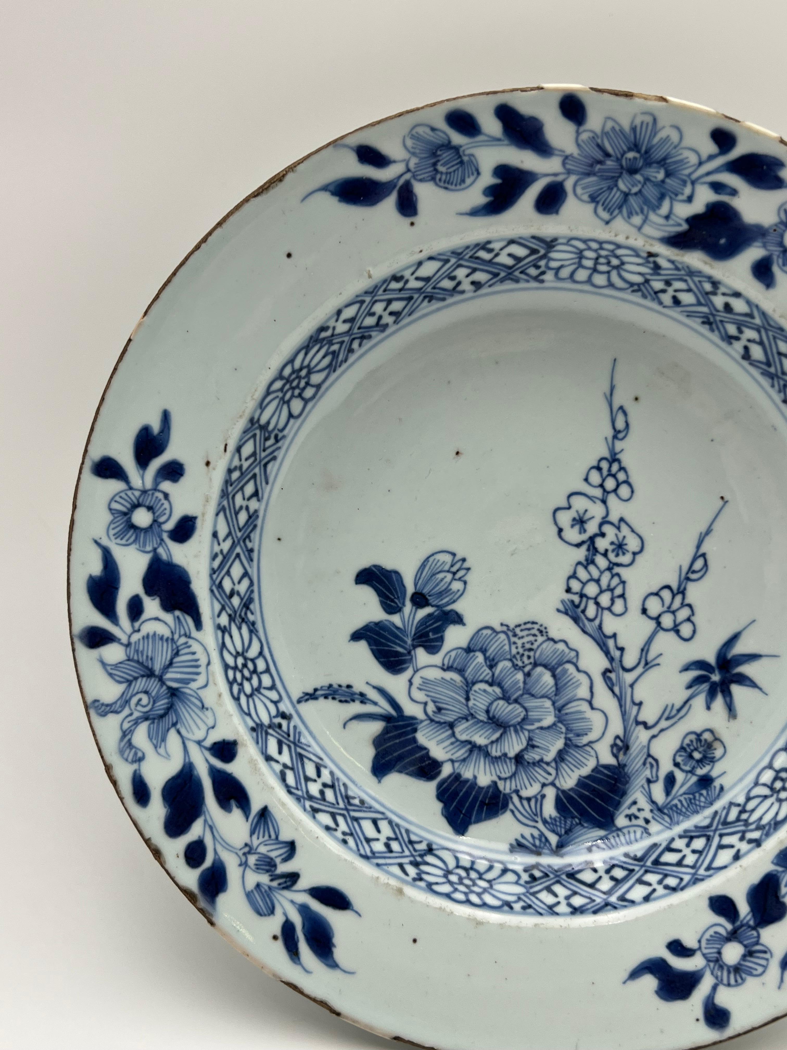 1700s Chinese Blue and White Porcelain Plate For Sale 8