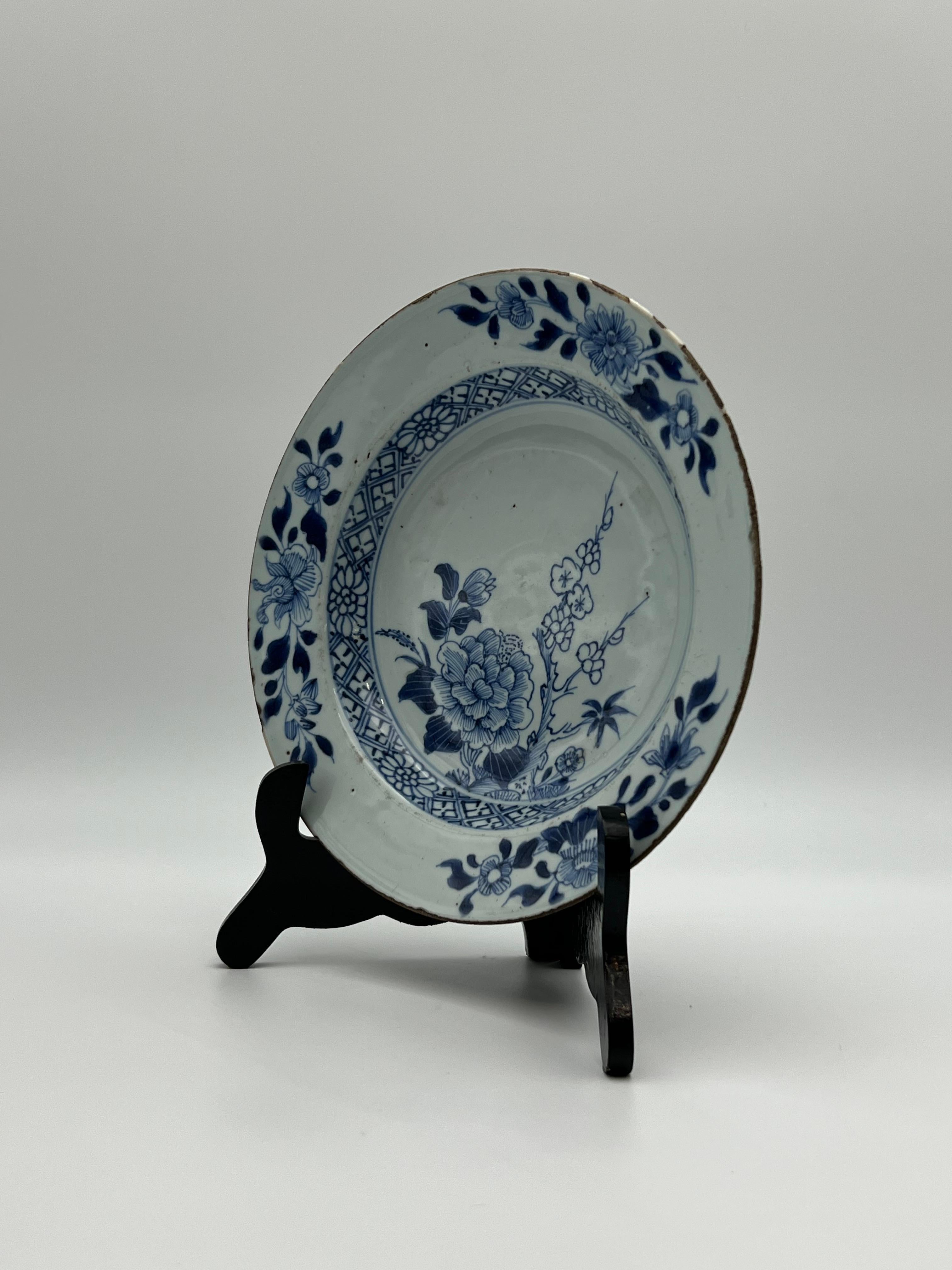 1700s Chinese Blue and White Porcelain Plate In Good Condition For Sale In Skien, NO