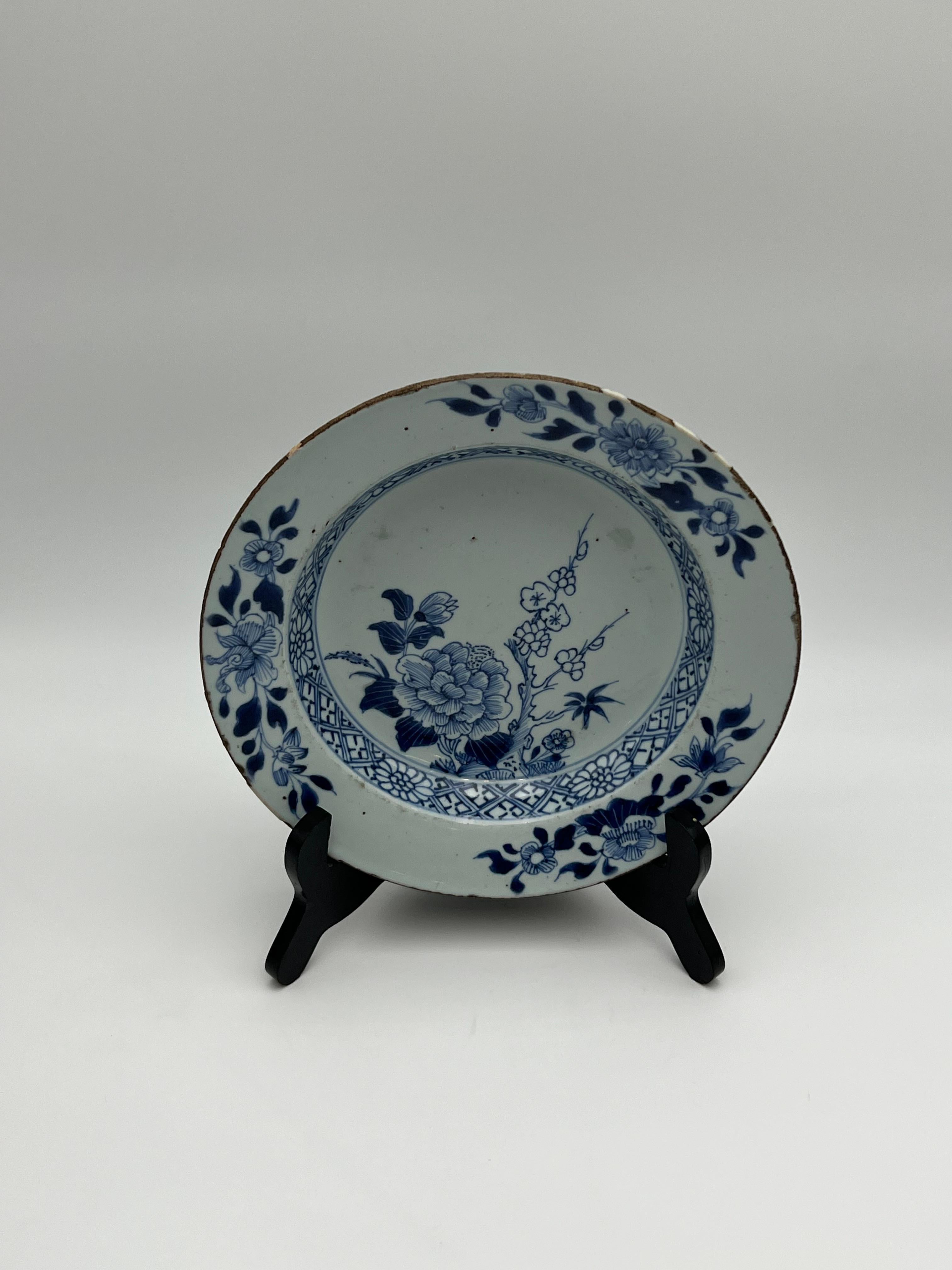 1700s Chinese Blue and White Porcelain Plate For Sale 1