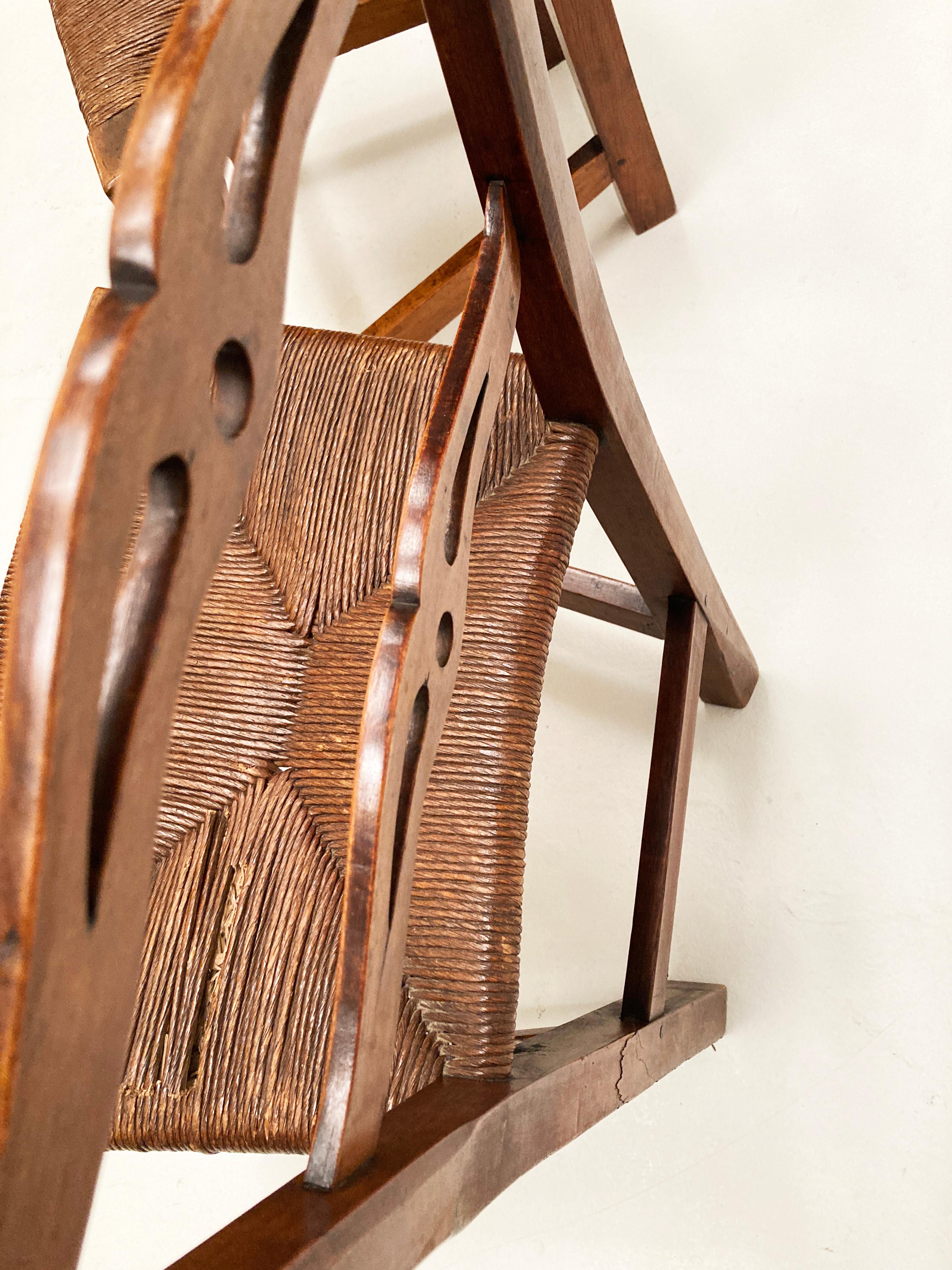 Paire de chaises d'appoint en érable à dossier rubané et échelle de style Chippendale des années 1700 en vente 4