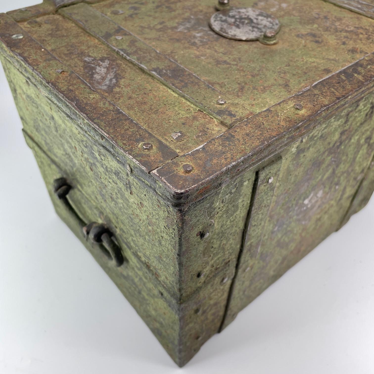 1700s Colonial Hand-Forged Strongbox Verdigris Green Jewelry Table Chest Safe For Sale 5