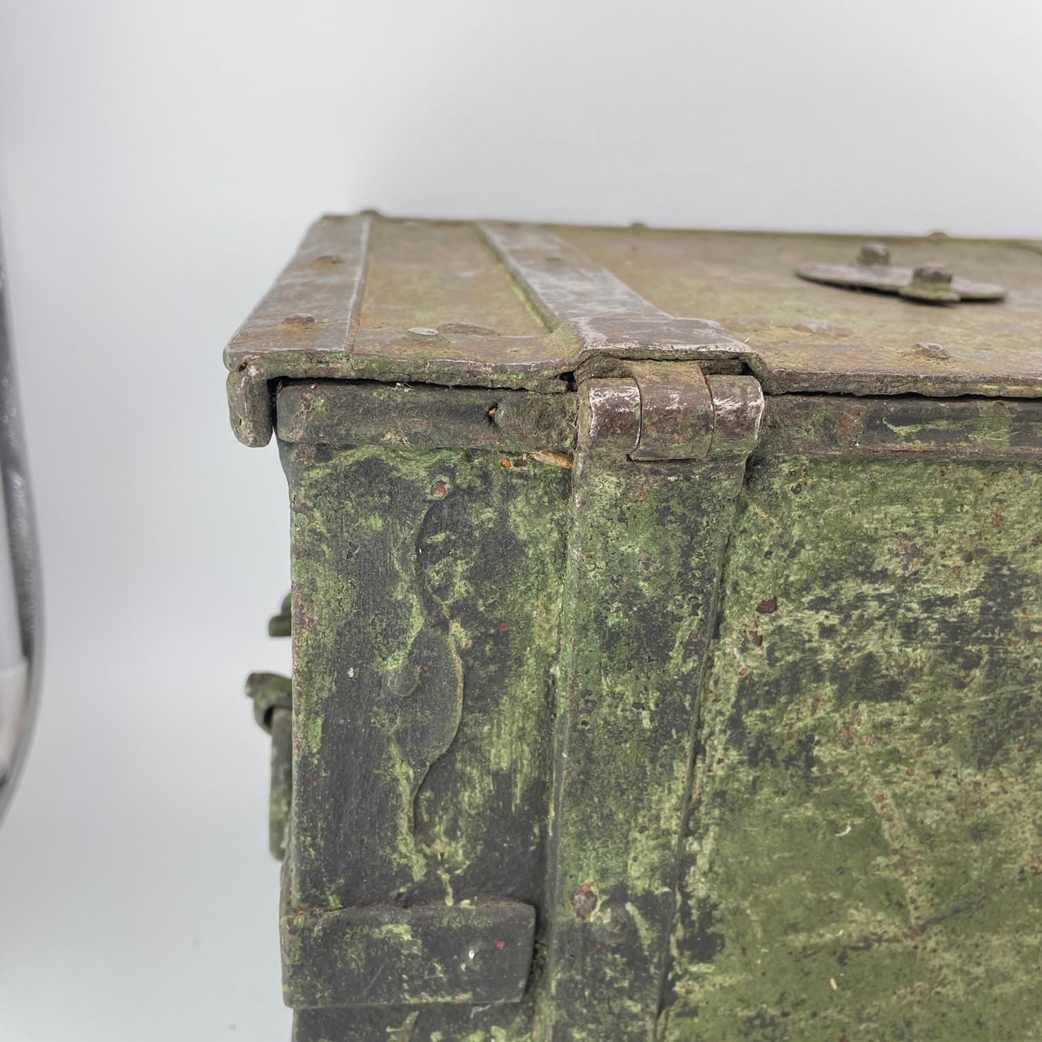 1700er Koloniale handgeschmiedete Tresorbox Verdigris Grün Schmuck Tisch Truhe Safe im Angebot 6