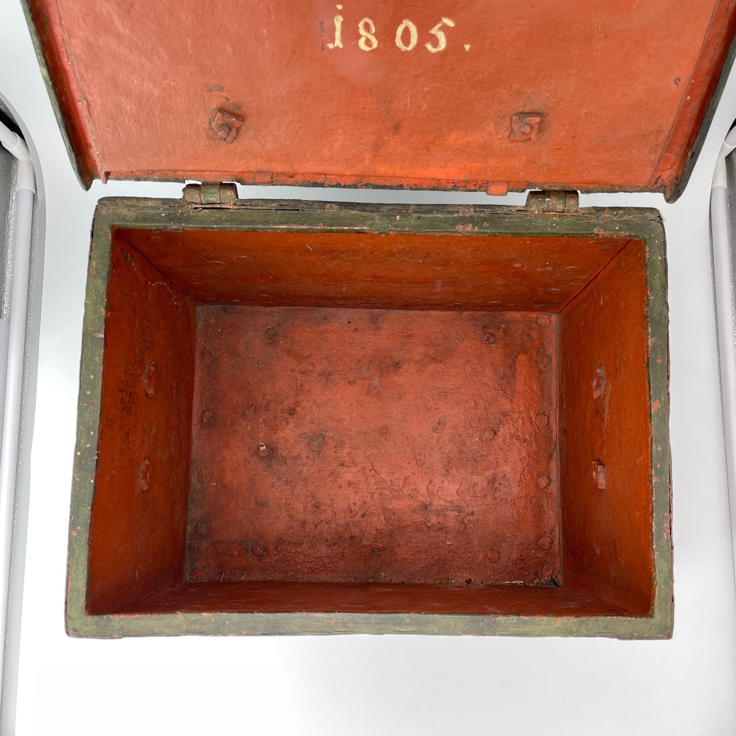 1700er Koloniale handgeschmiedete Tresorbox Verdigris Grün Schmuck Tisch Truhe Safe im Zustand „Relativ gut“ im Angebot in Hyattsville, MD