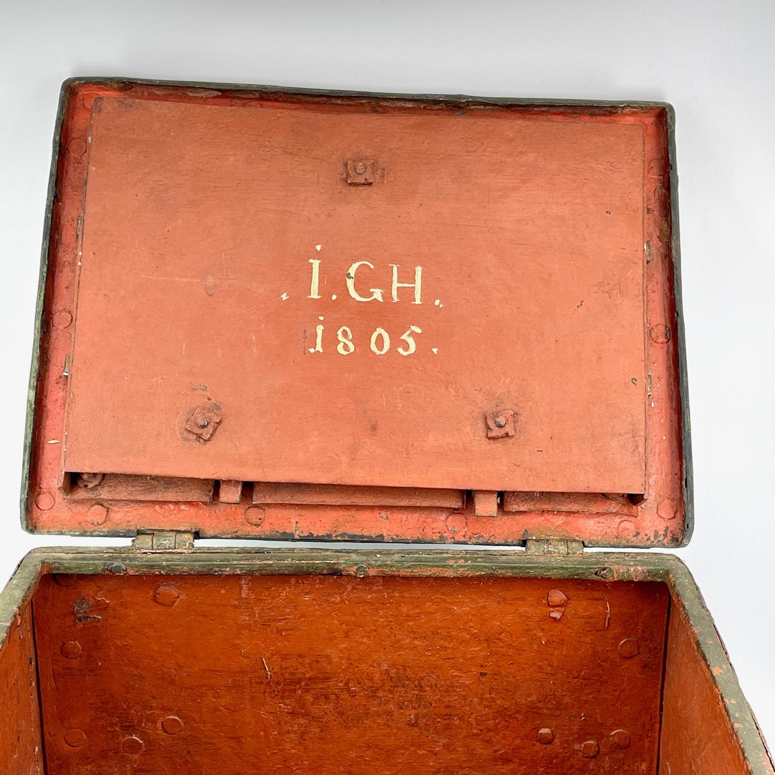 1700er Koloniale handgeschmiedete Tresorbox Verdigris Grün Schmuck Tisch Truhe Safe (Spätes 18. Jahrhundert) im Angebot