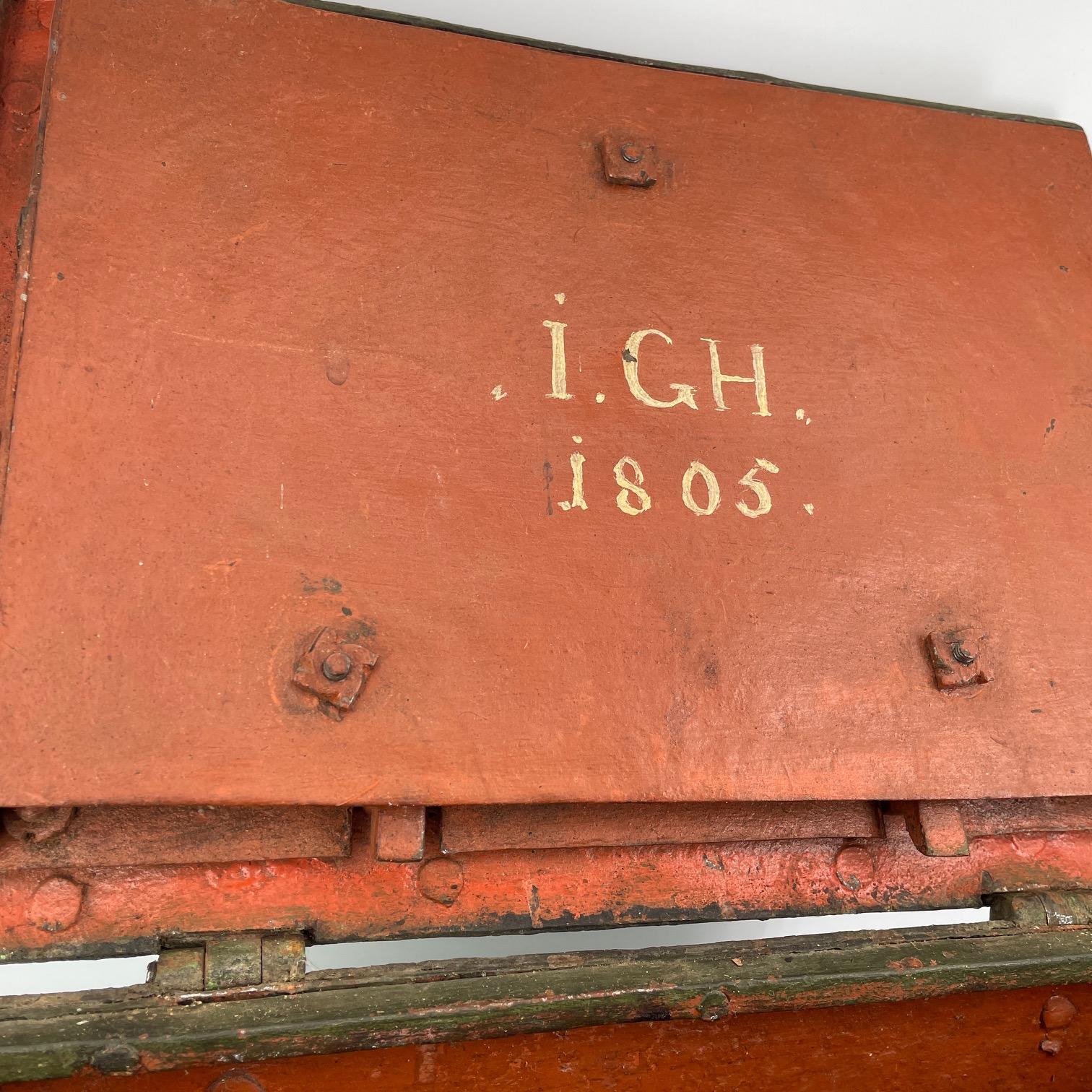 1700er Koloniale handgeschmiedete Tresorbox Verdigris Grün Schmuck Tisch Truhe Safe (Metall) im Angebot