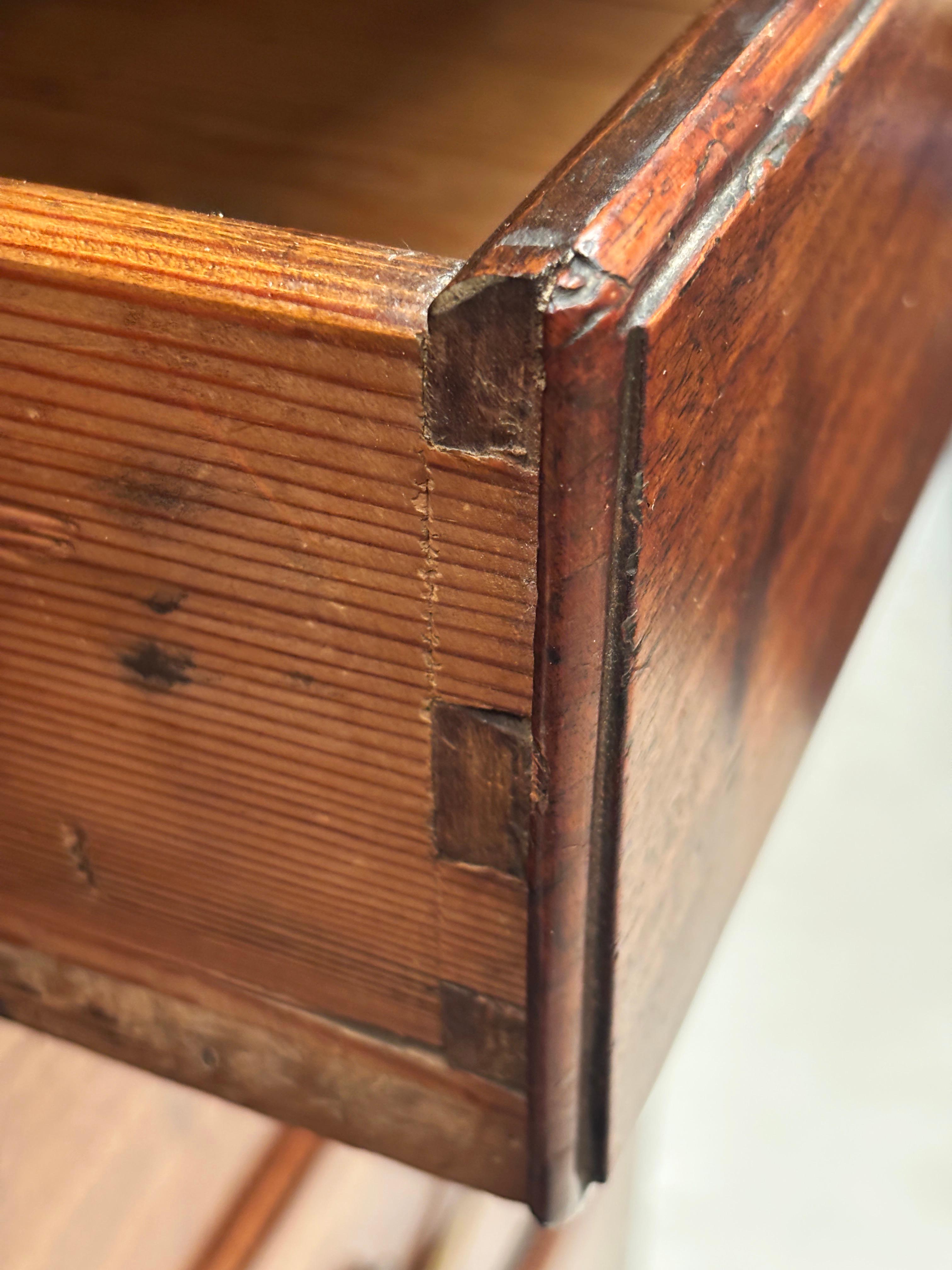 1700's English George II Walnut Chest of Drawers (2 pc.) For Sale 4