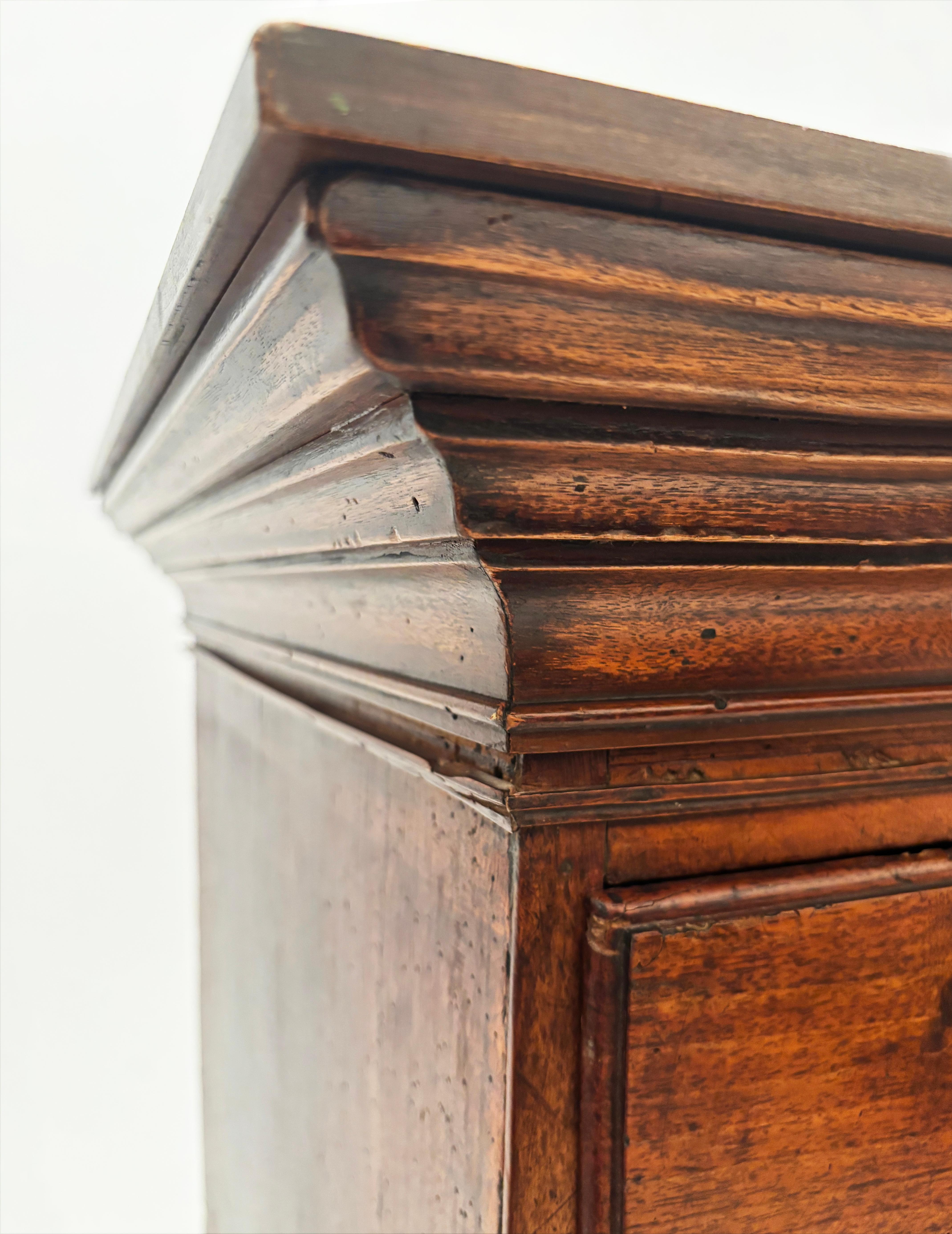 1700's English George II Walnut Chest of Drawers (2 pc.) For Sale 5