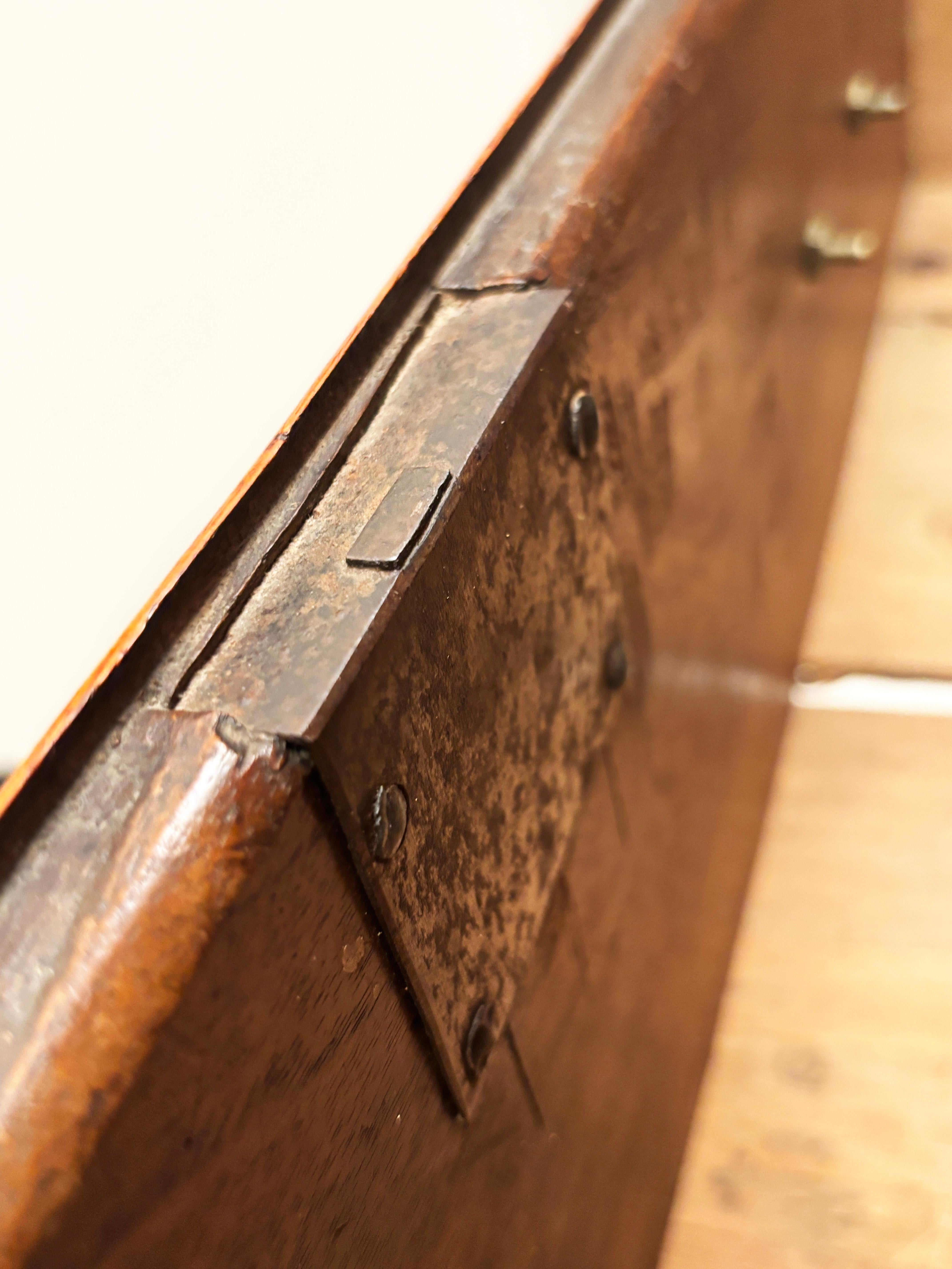 1700's English George II Walnut Chest of Drawers (2 pc.) For Sale 7