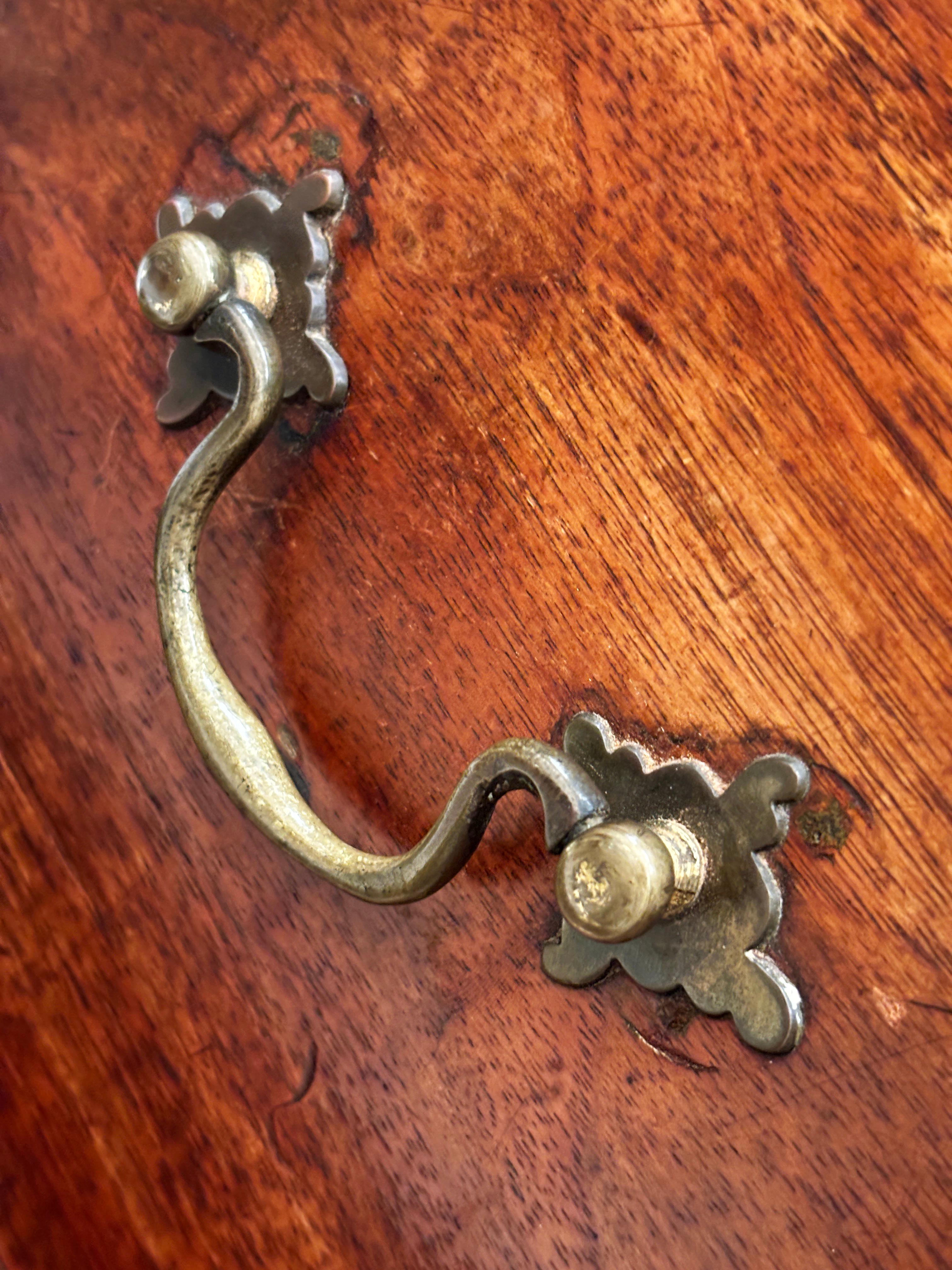 1700's English George II Walnut Chest of Drawers (2 pc.) For Sale 3